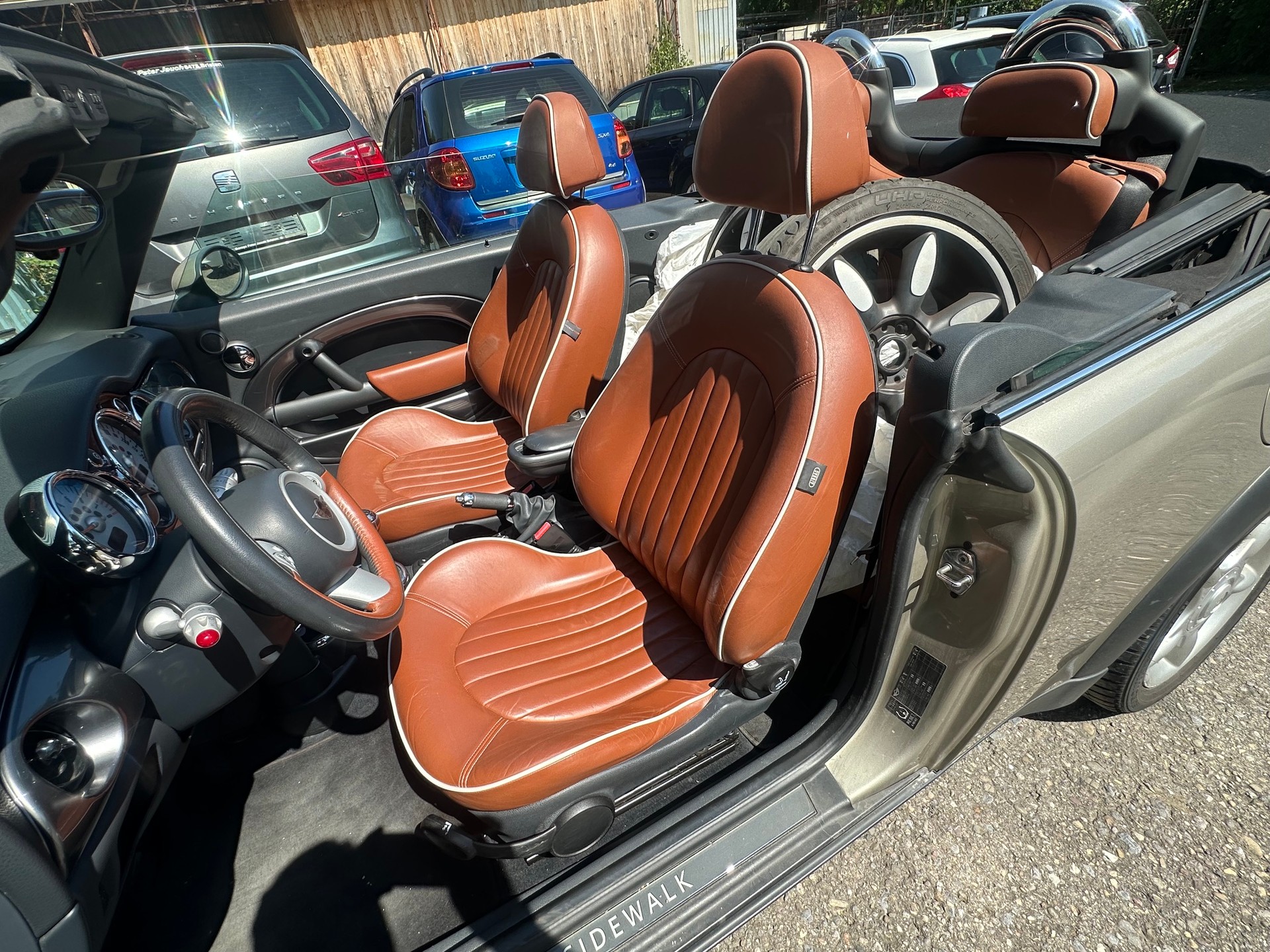 MINI Cooper Cabriolet-image-10