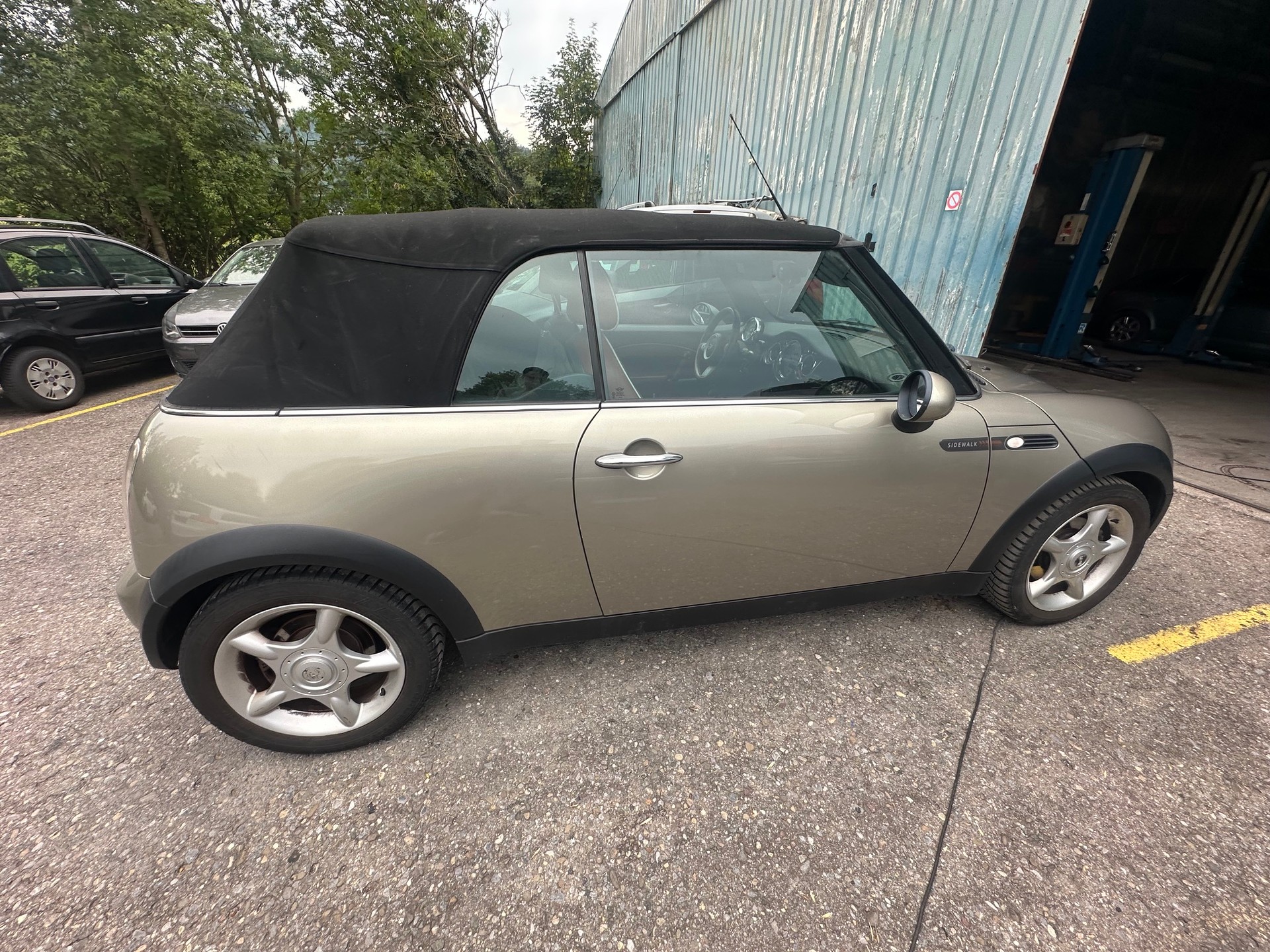 MINI Cooper Cabriolet-image-7