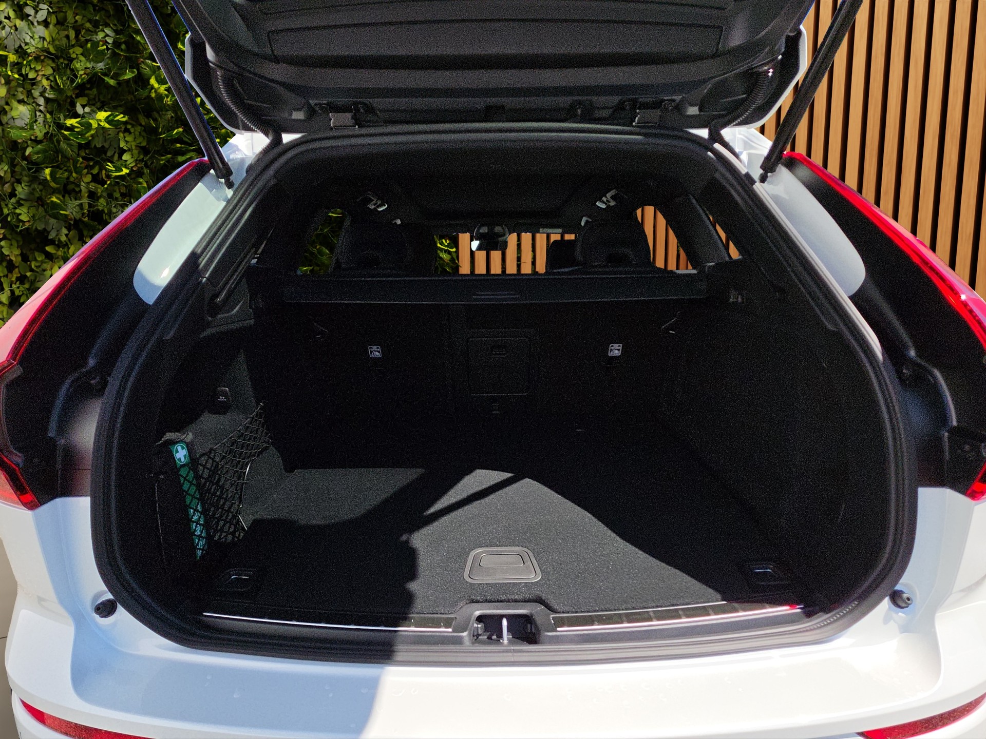 VOLVO XC60 2.0 T8 TE Polestar eAWD-image-15