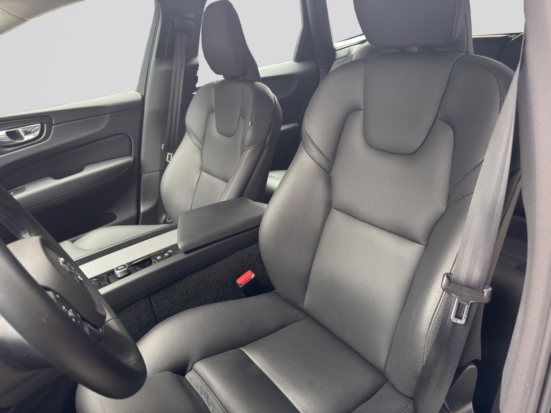 VOLVO XC60 B5 Benzin Mild Hybrid AWD Core Geartronic-image-5