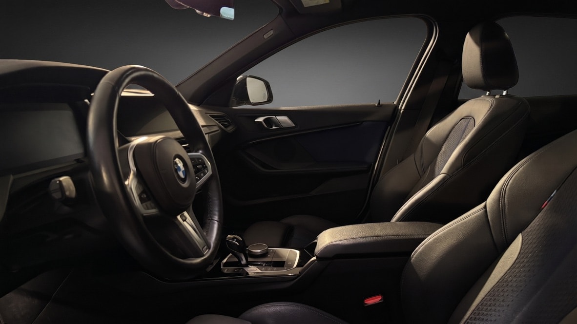BMW M135i xDrive-image-4