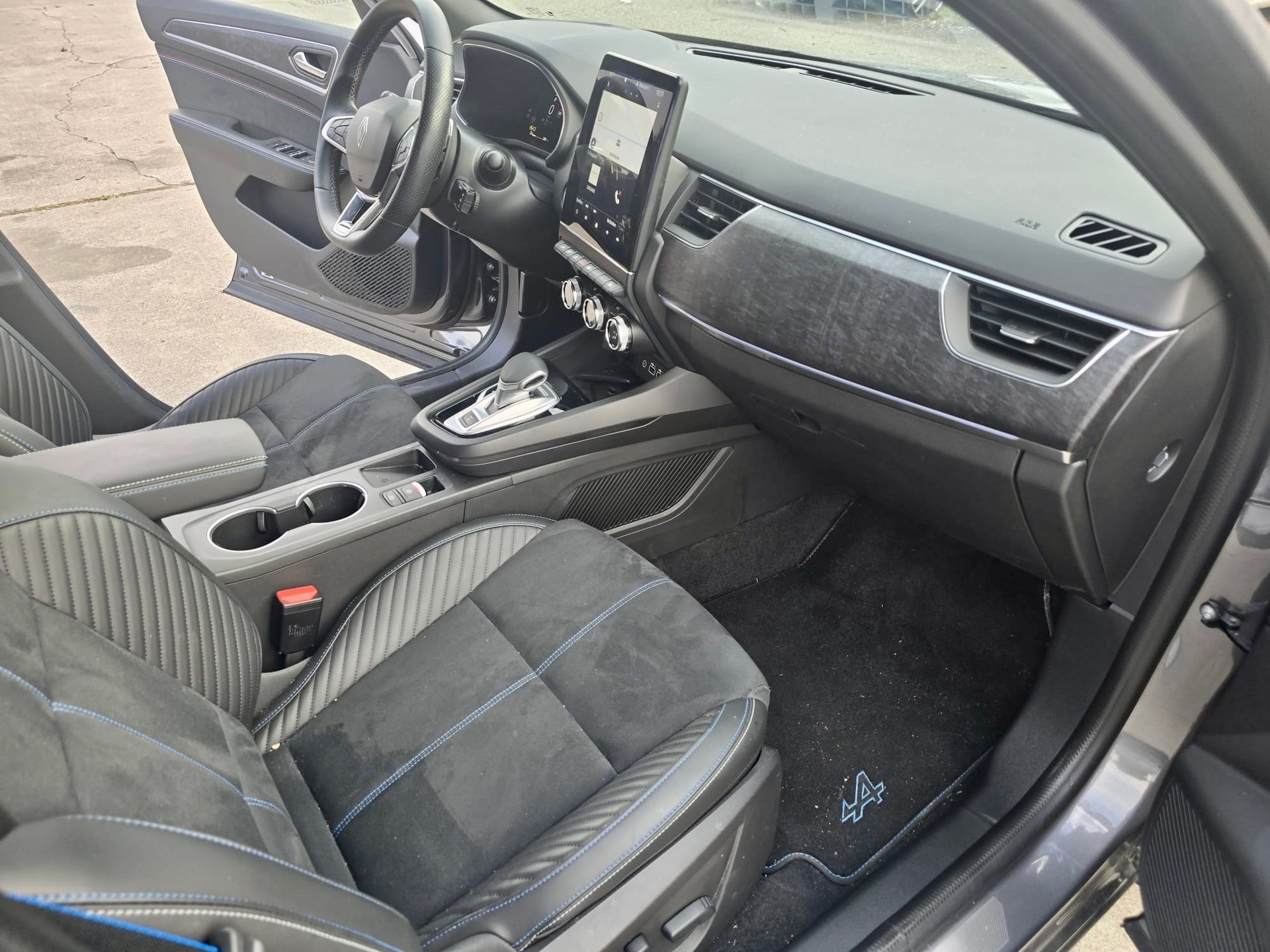 RENAULT Arkana 1.3 TCe Esprit Alpine EDC-image-9