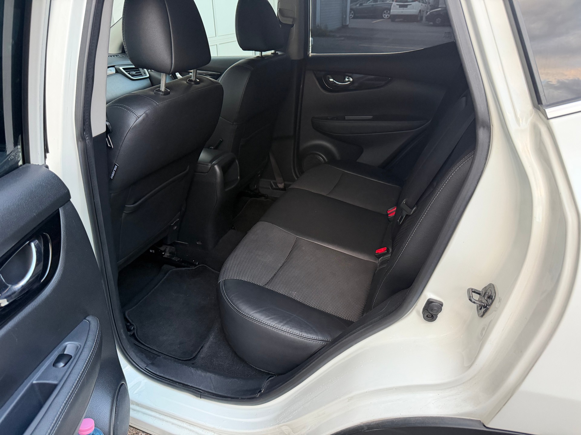 NISSAN Qashqai 1.6 dCi 360° Xtronic CVT-image-6