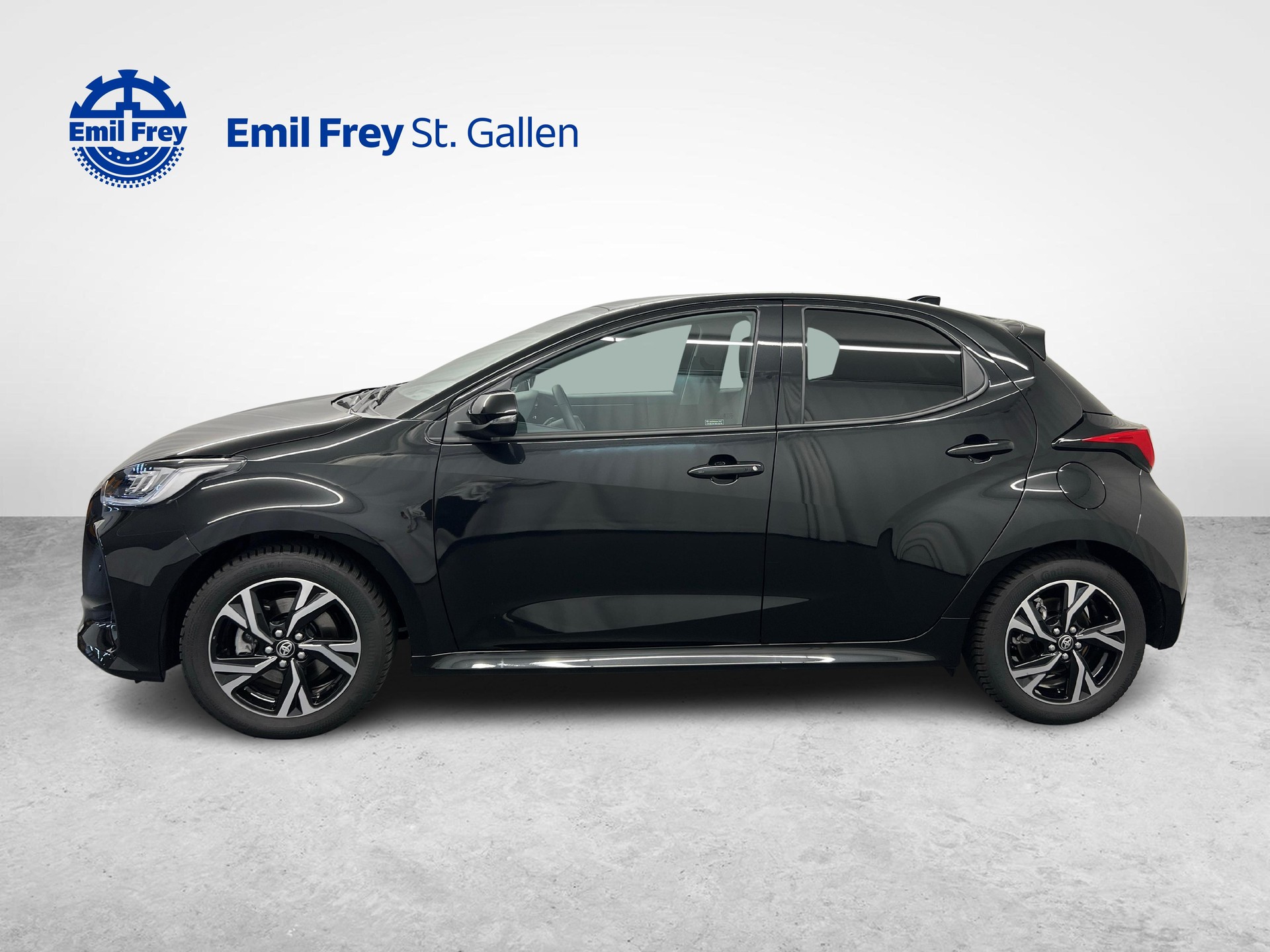 TOYOTA Yaris 1.5 VVT-i HSD Trend-image-1