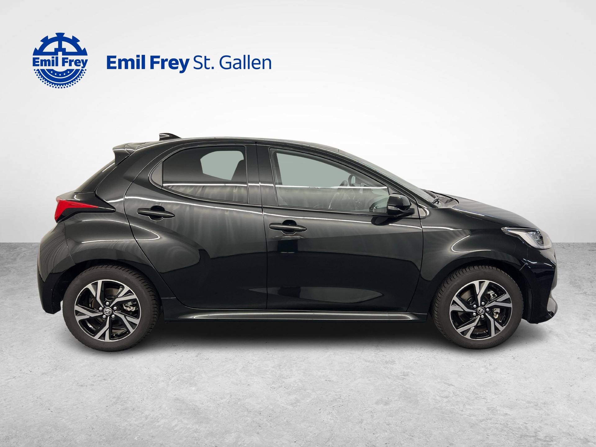 TOYOTA Yaris 1.5 VVT-i HSD Trend-image-2