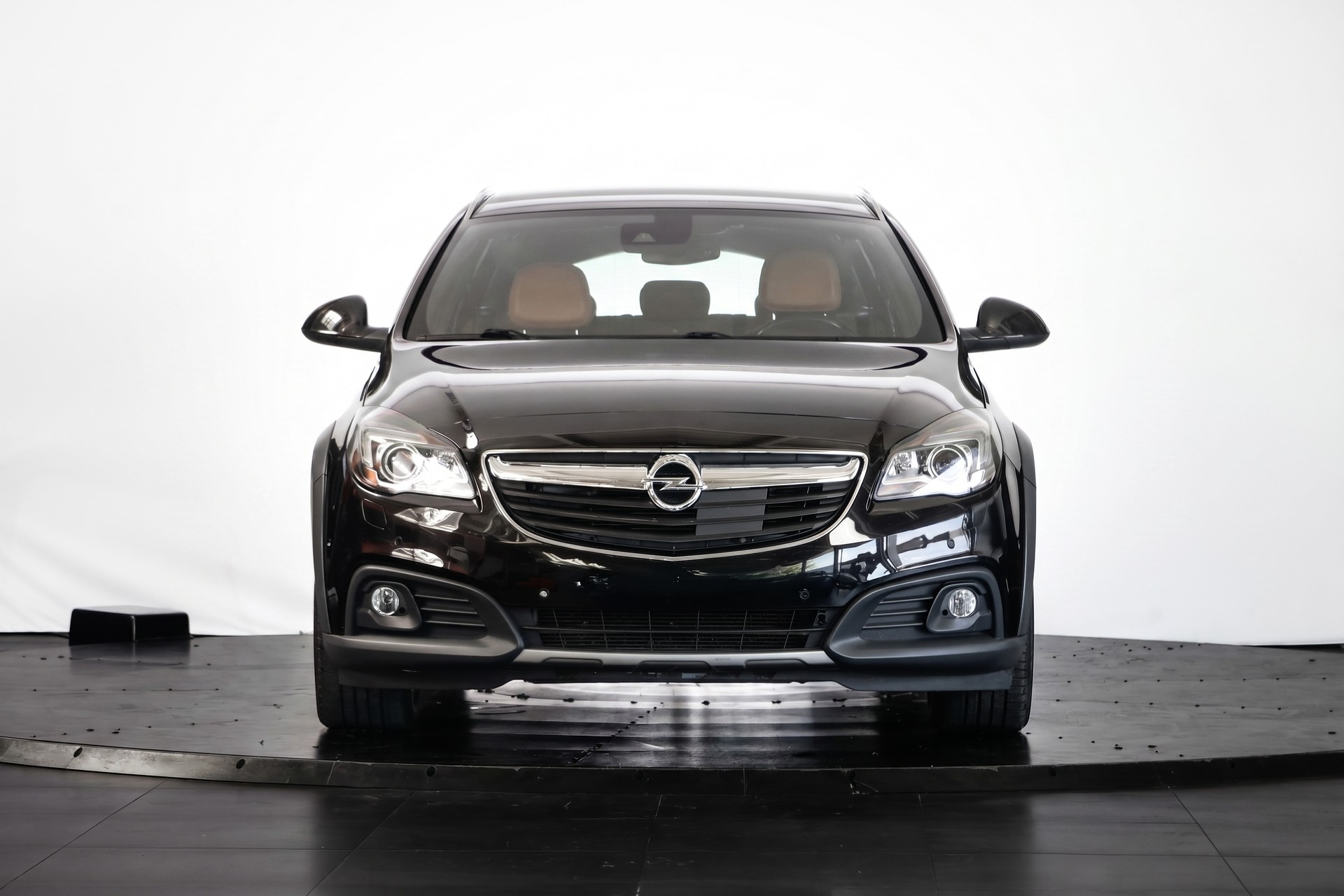 OPEL Insignia Country Tourer 2.0 Turbo 4WD Automatic-image-1