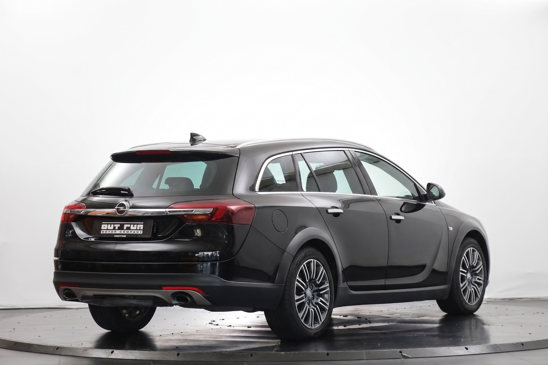 OPEL Insignia Country Tourer 2.0 Turbo 4WD Automatic-image-4
