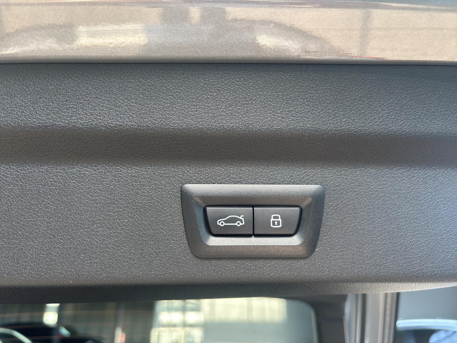 BMW X2 20i sDrive paddles-image-24
