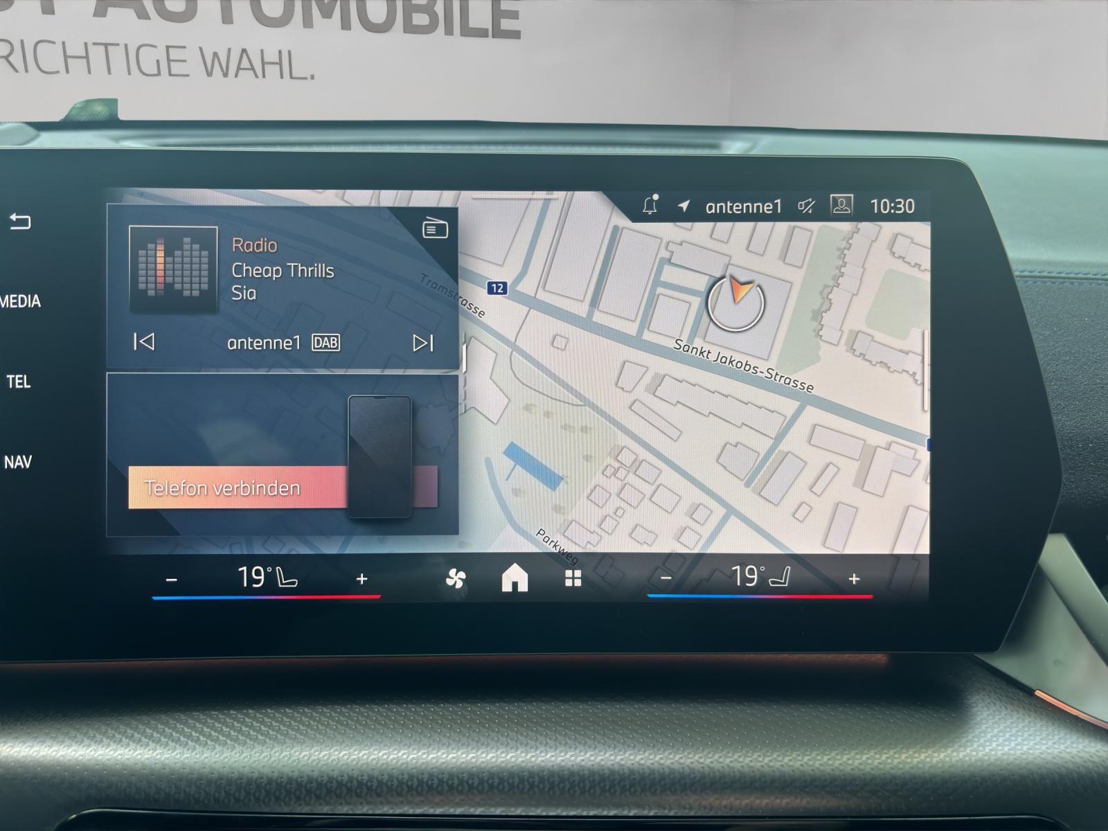 BMW X2 20i sDrive paddles-image-9