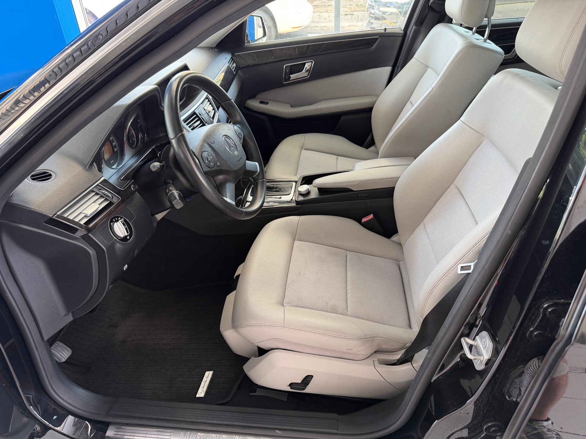 MERCEDES-BENZ E 250 CDI BlueEfficiency Avantgarde Automatic-image-10