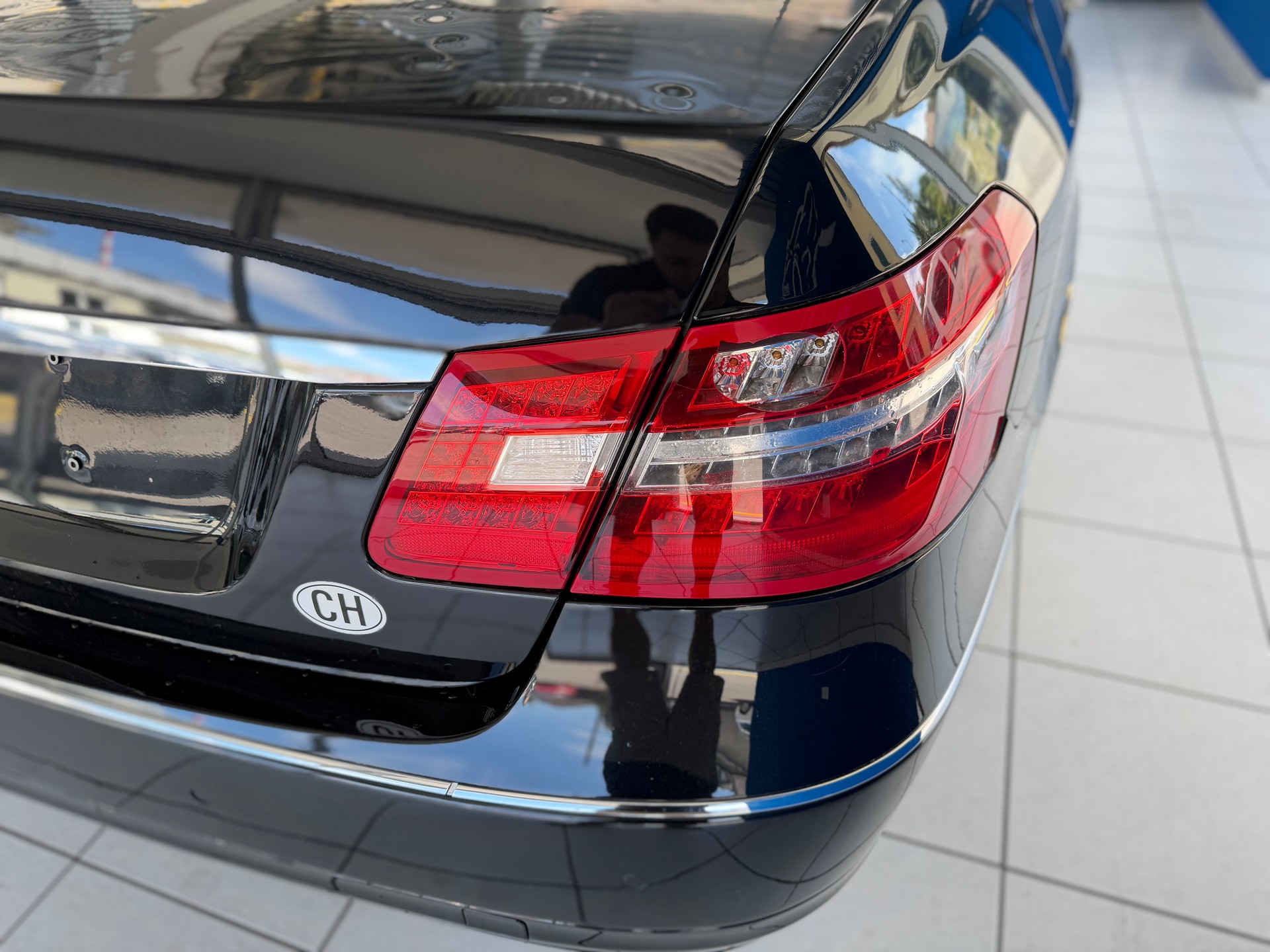 MERCEDES-BENZ E 250 CDI BlueEfficiency Avantgarde Automatic-image-19