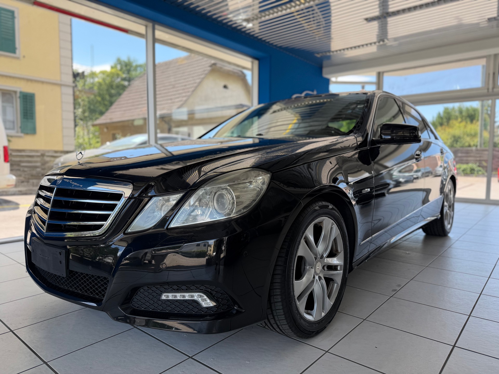 MERCEDES-BENZ E 250 CDI BlueEfficiency Avantgarde Automatic-image-1