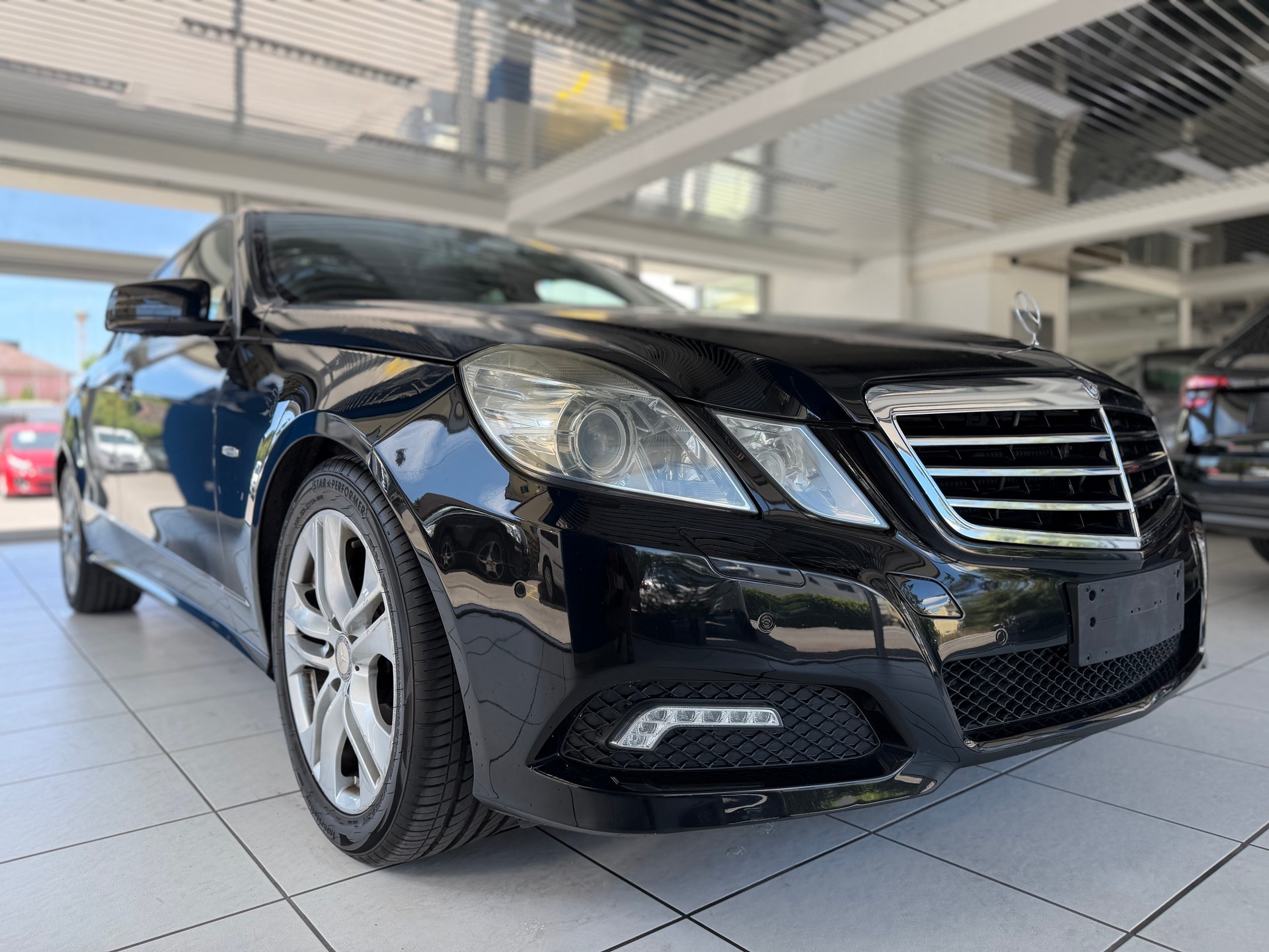 MERCEDES-BENZ E 250 CDI BlueEfficiency Avantgarde Automatic-image-3