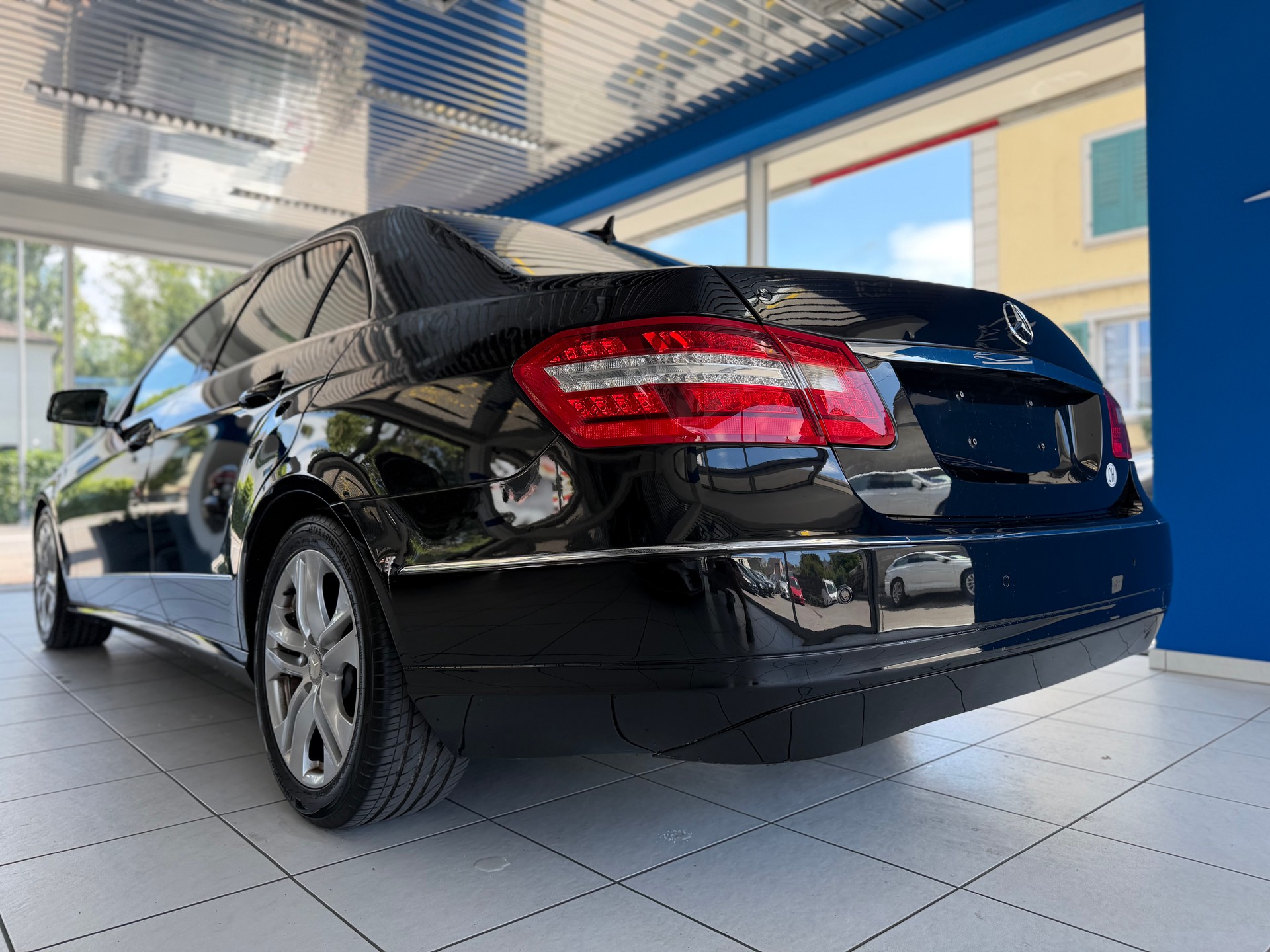 MERCEDES-BENZ E 250 CDI BlueEfficiency Avantgarde Automatic-image-7