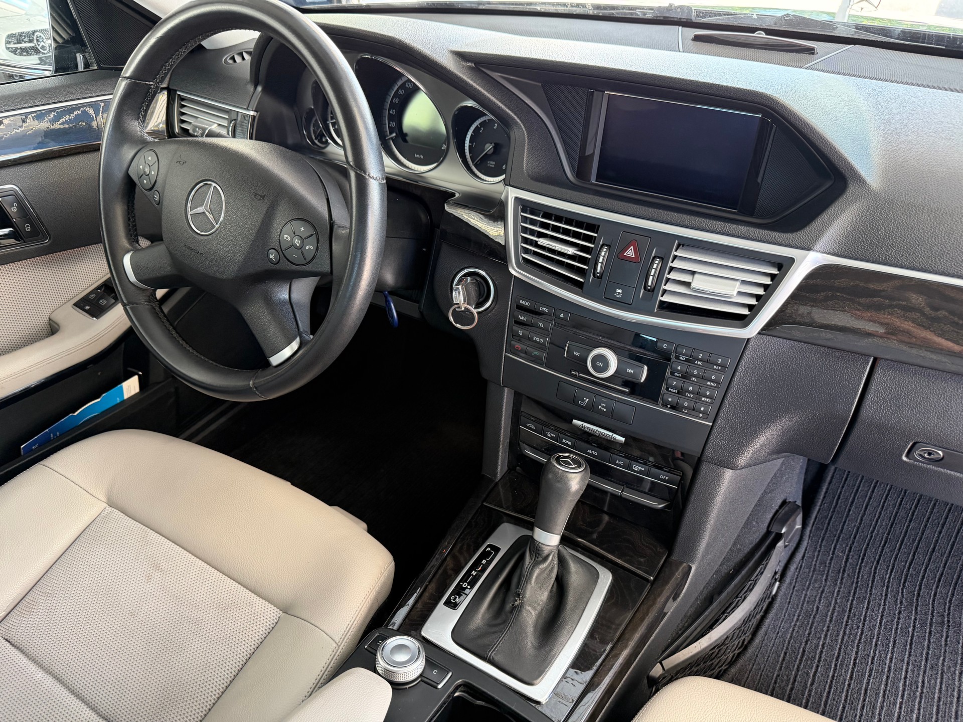 MERCEDES-BENZ E 250 CDI BlueEfficiency Avantgarde Automatic-image-14