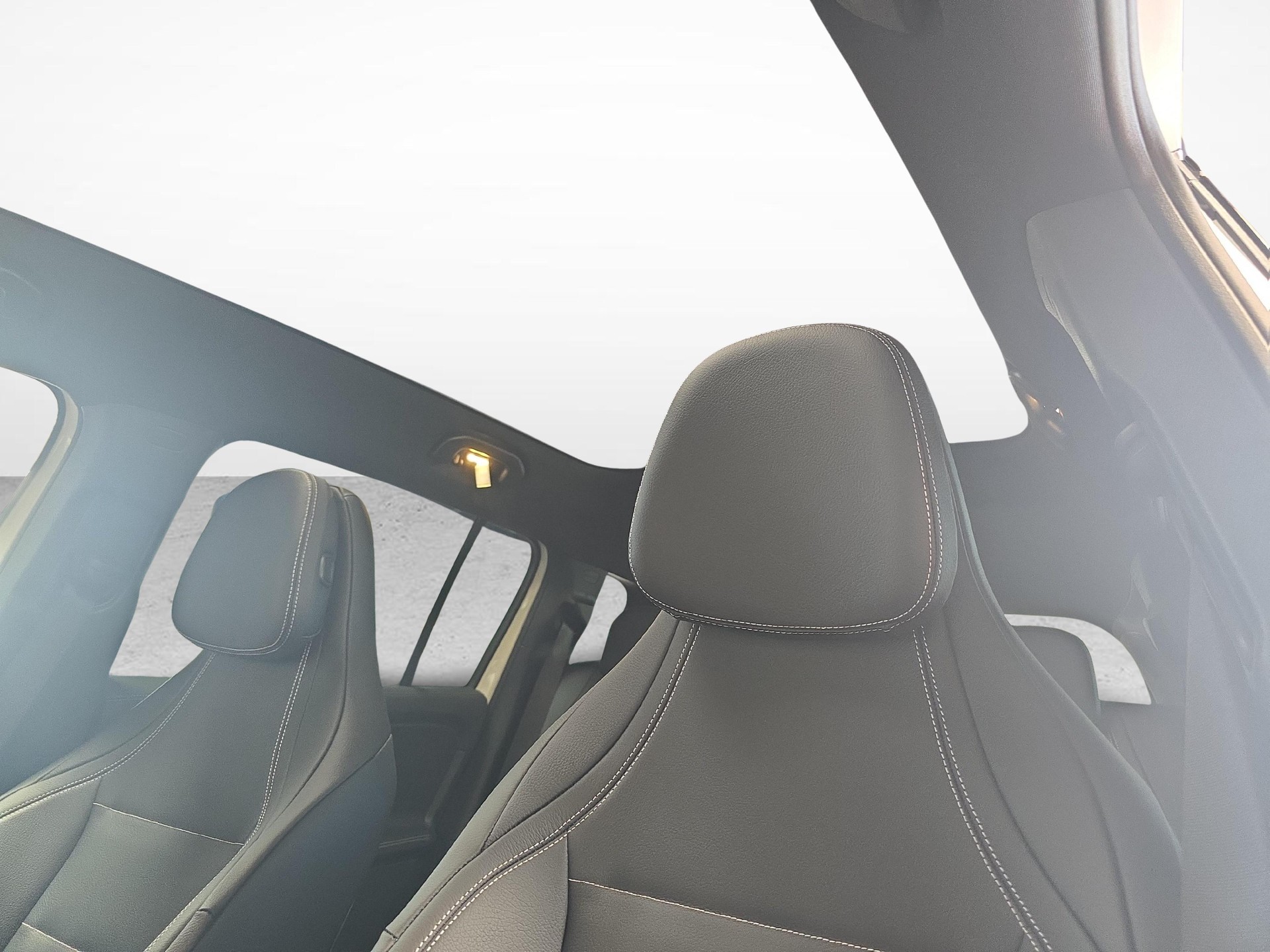 MERCEDES-BENZ GLB 220 4MATIC AMG Line-image-8