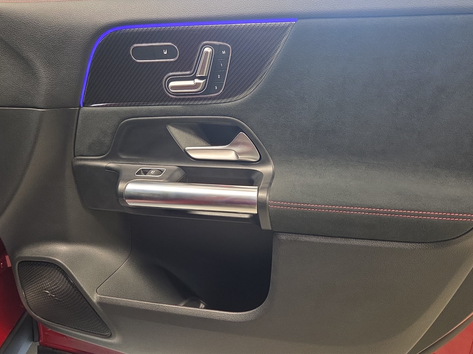 MERCEDES-BENZ GLA 250 AMG Line-image-10