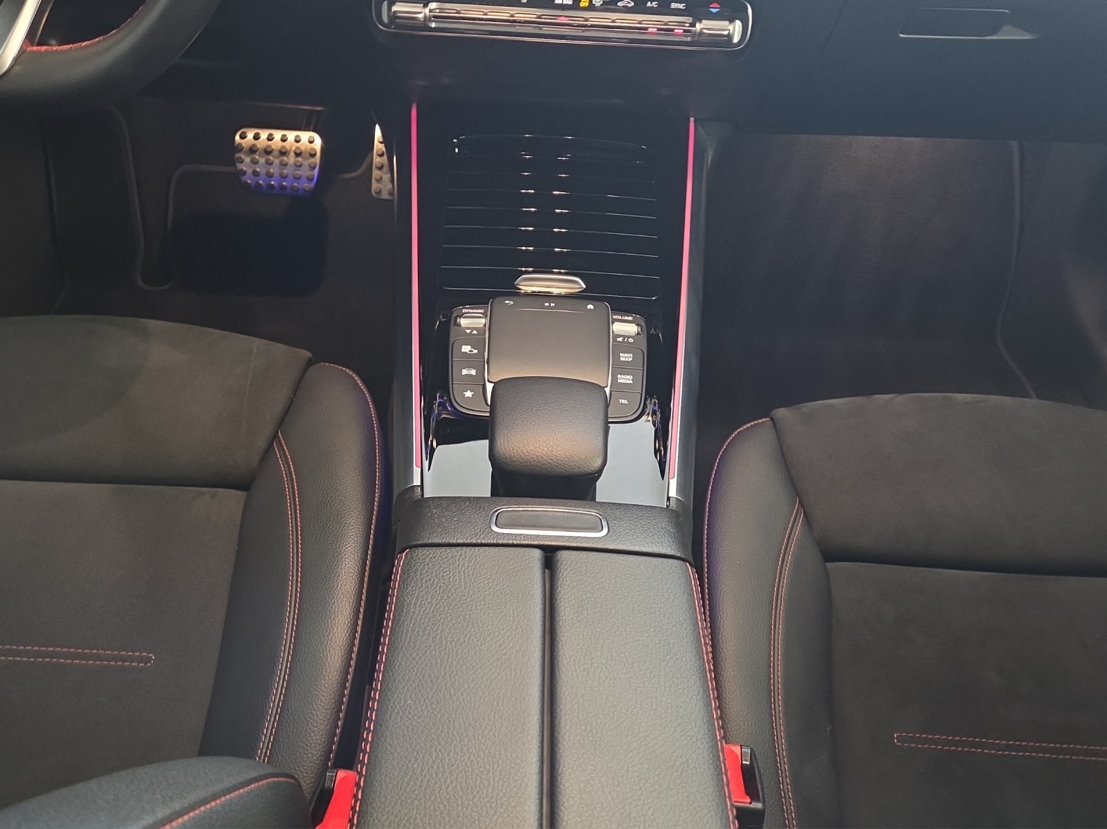MERCEDES-BENZ GLA 250 AMG Line-image-15