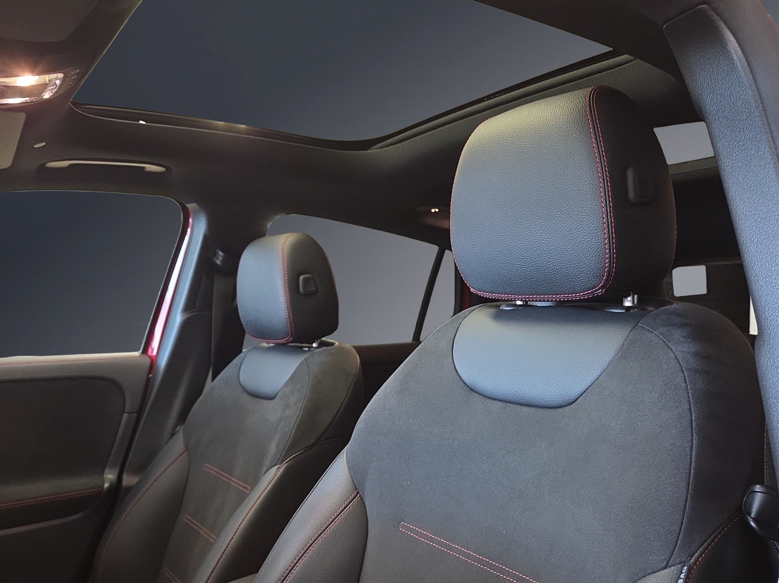 MERCEDES-BENZ GLA 250 AMG Line-image-7