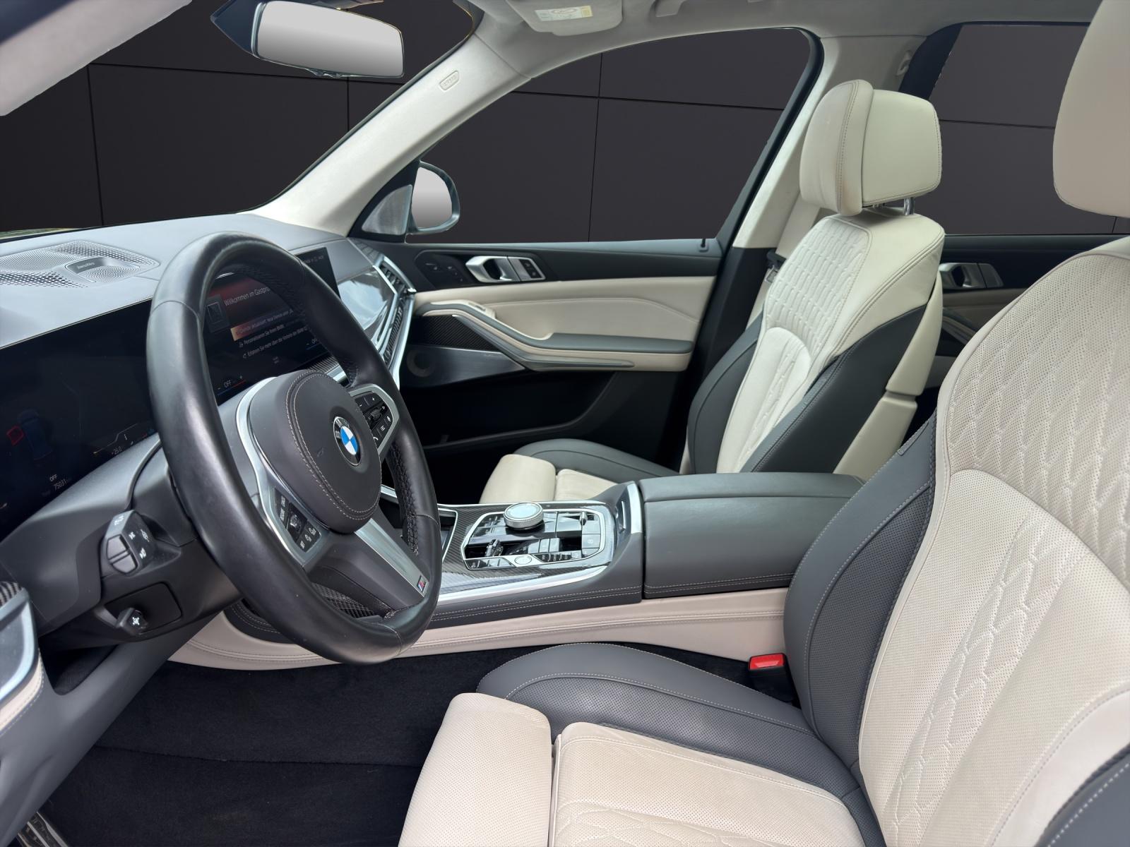 BMW X7 40d xDrive-showroom-element-1