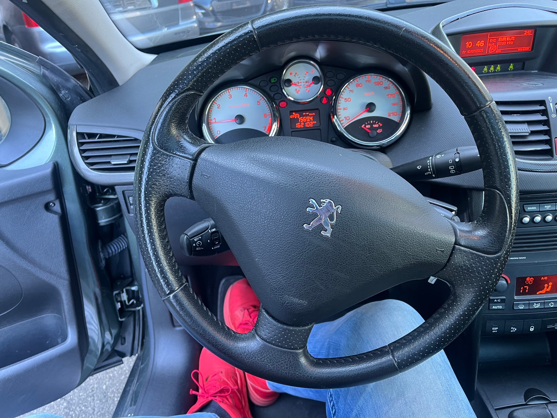 PEUGEOT 207 1.6 16V Turbo XSI-image-8