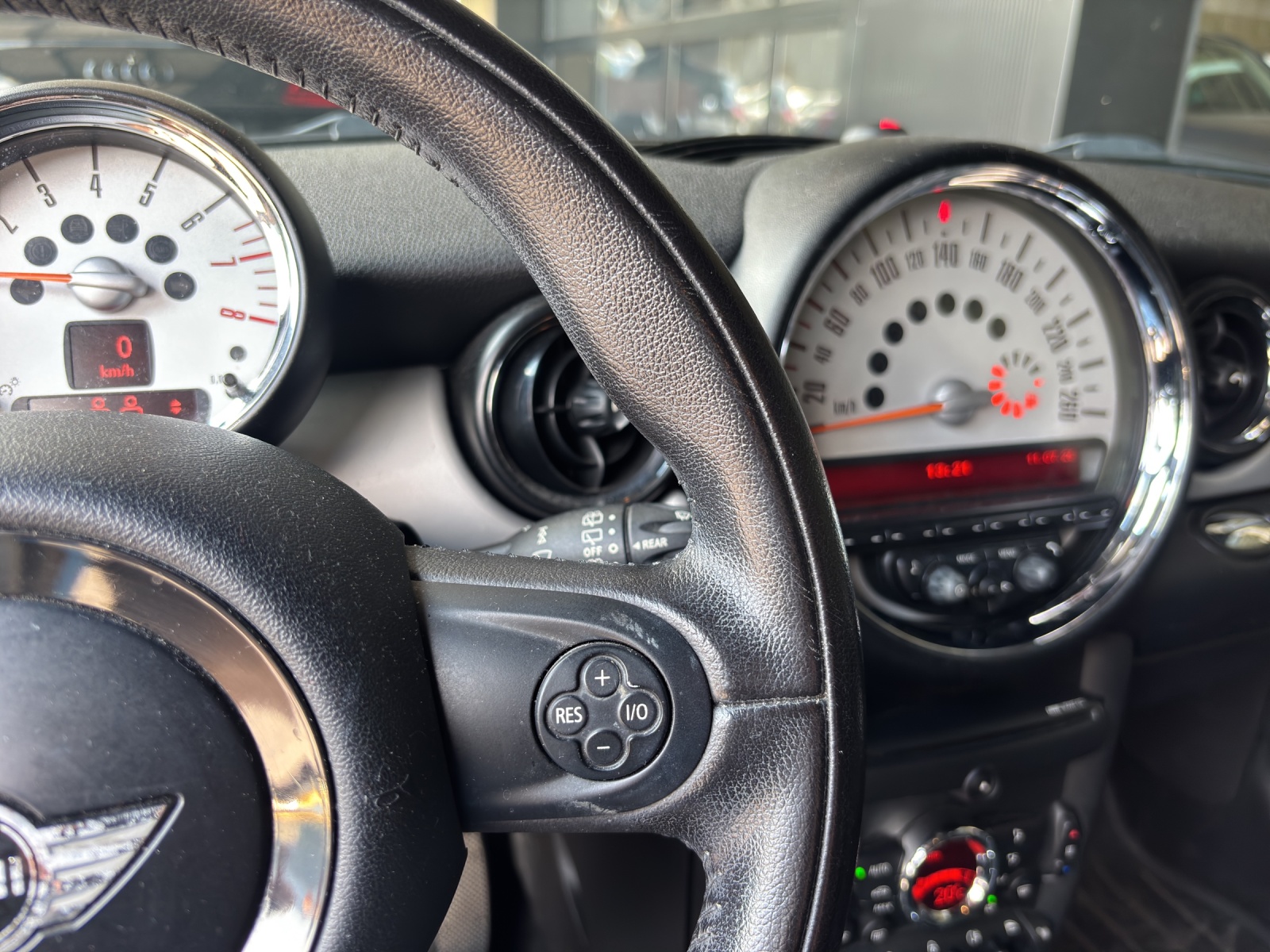 MINI Cooper-image-5