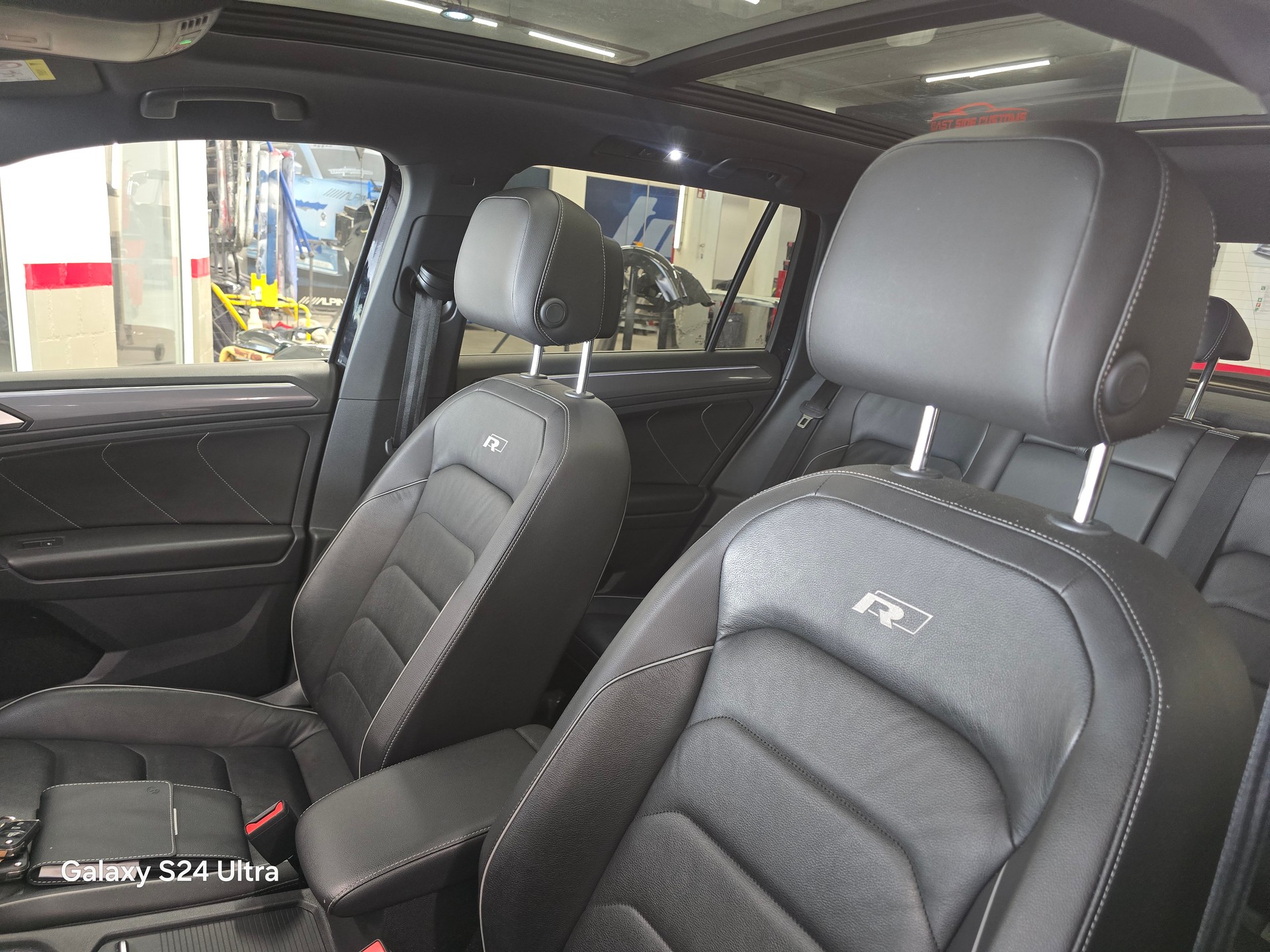 VW VW Tiguan 2.0 TSI R-Line 4Motion DSG-image-11