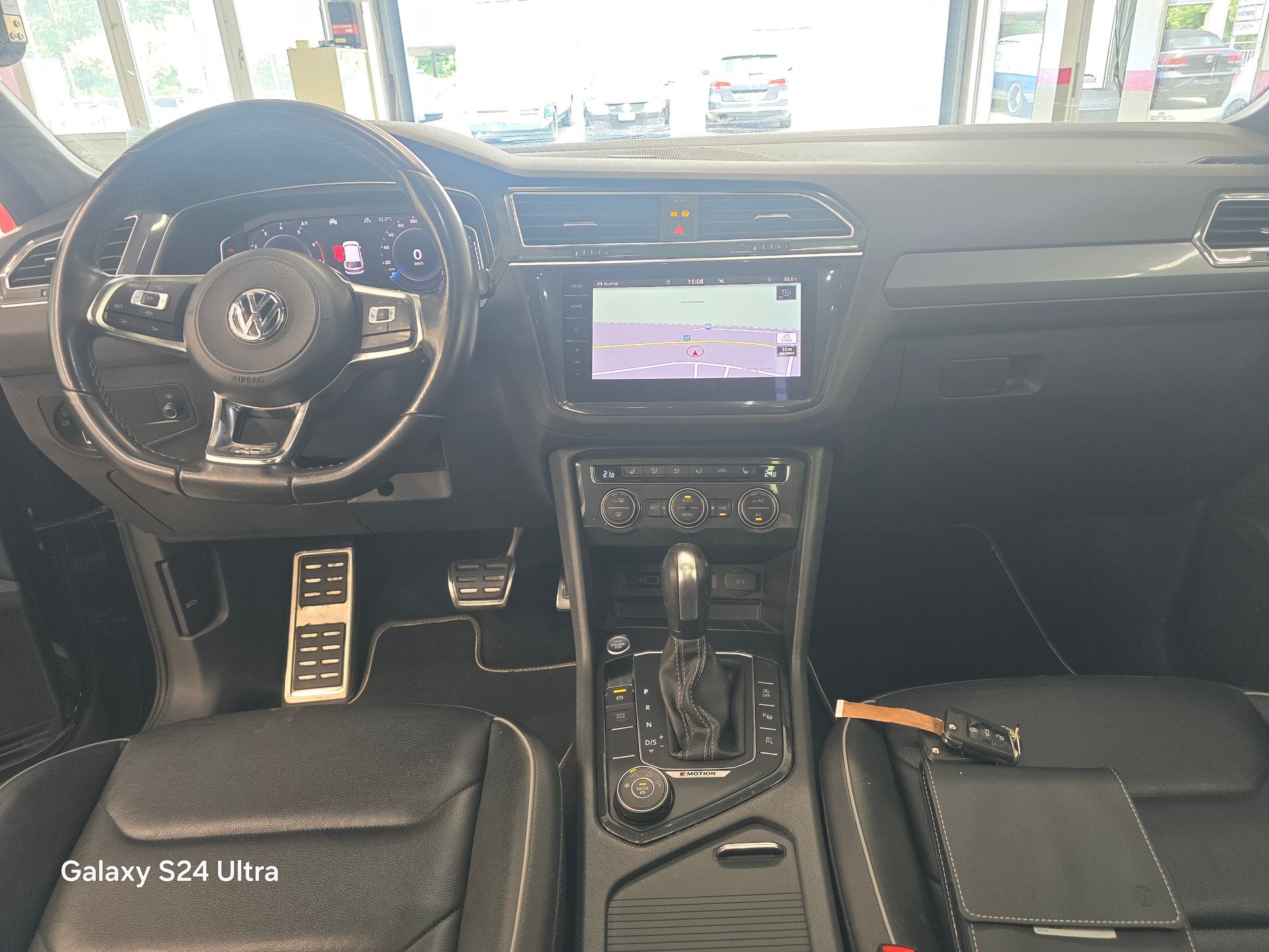 VW VW Tiguan 2.0 TSI R-Line 4Motion DSG-image-12