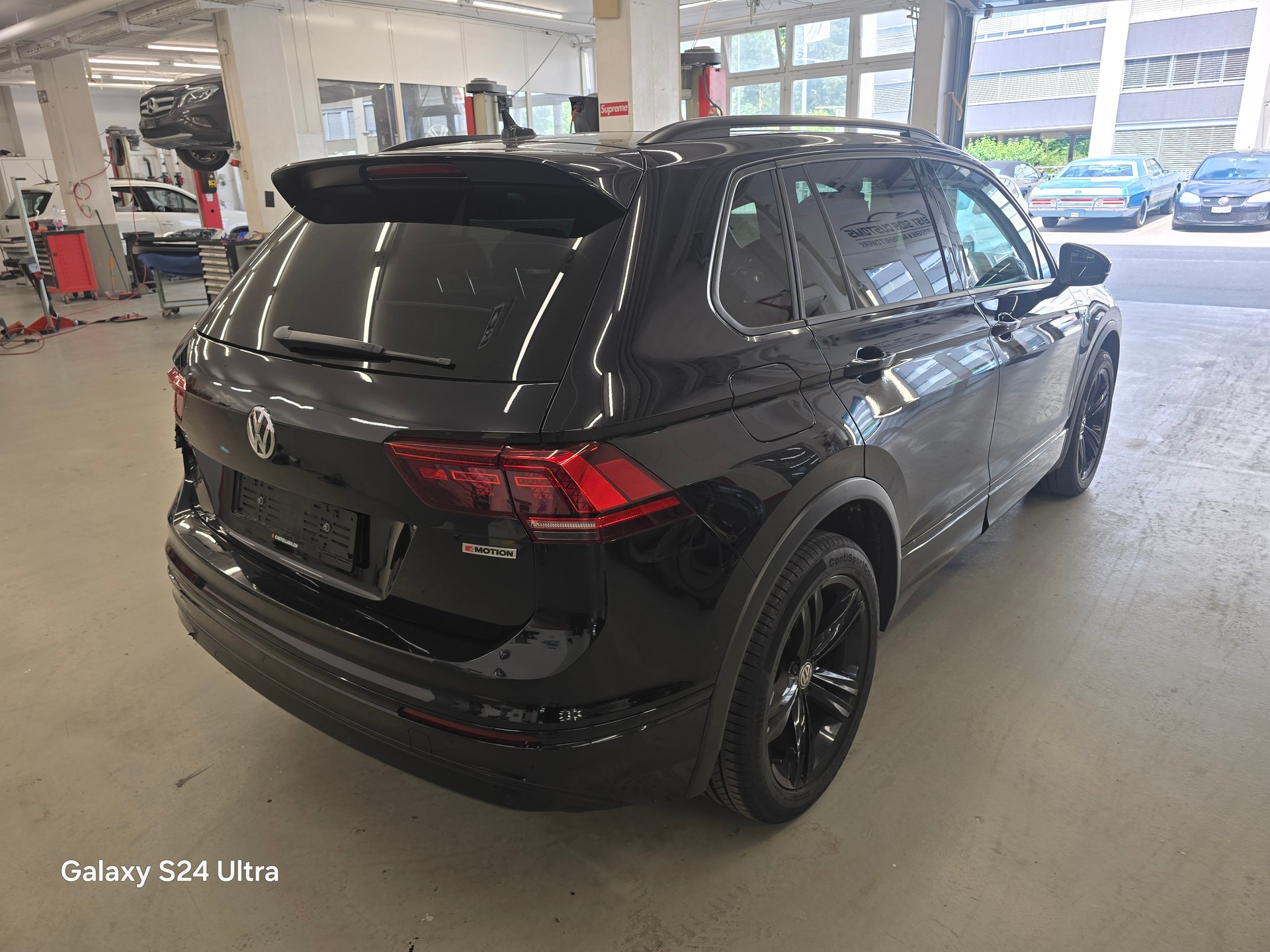 VW VW Tiguan 2.0 TSI R-Line 4Motion DSG-image-8