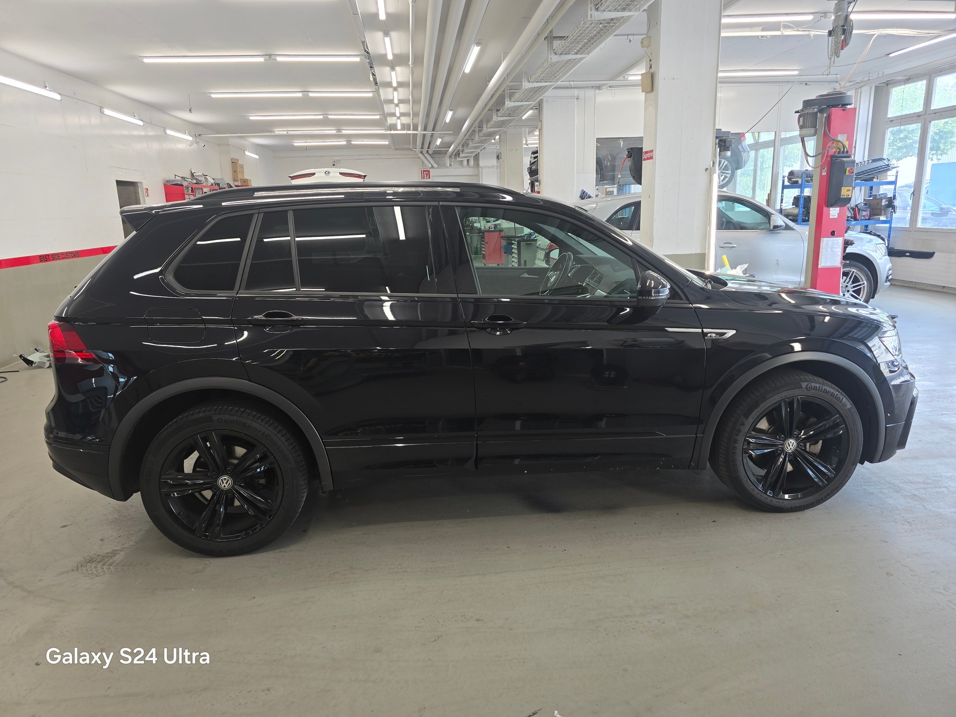 VW VW Tiguan 2.0 TSI R-Line 4Motion DSG-image-9