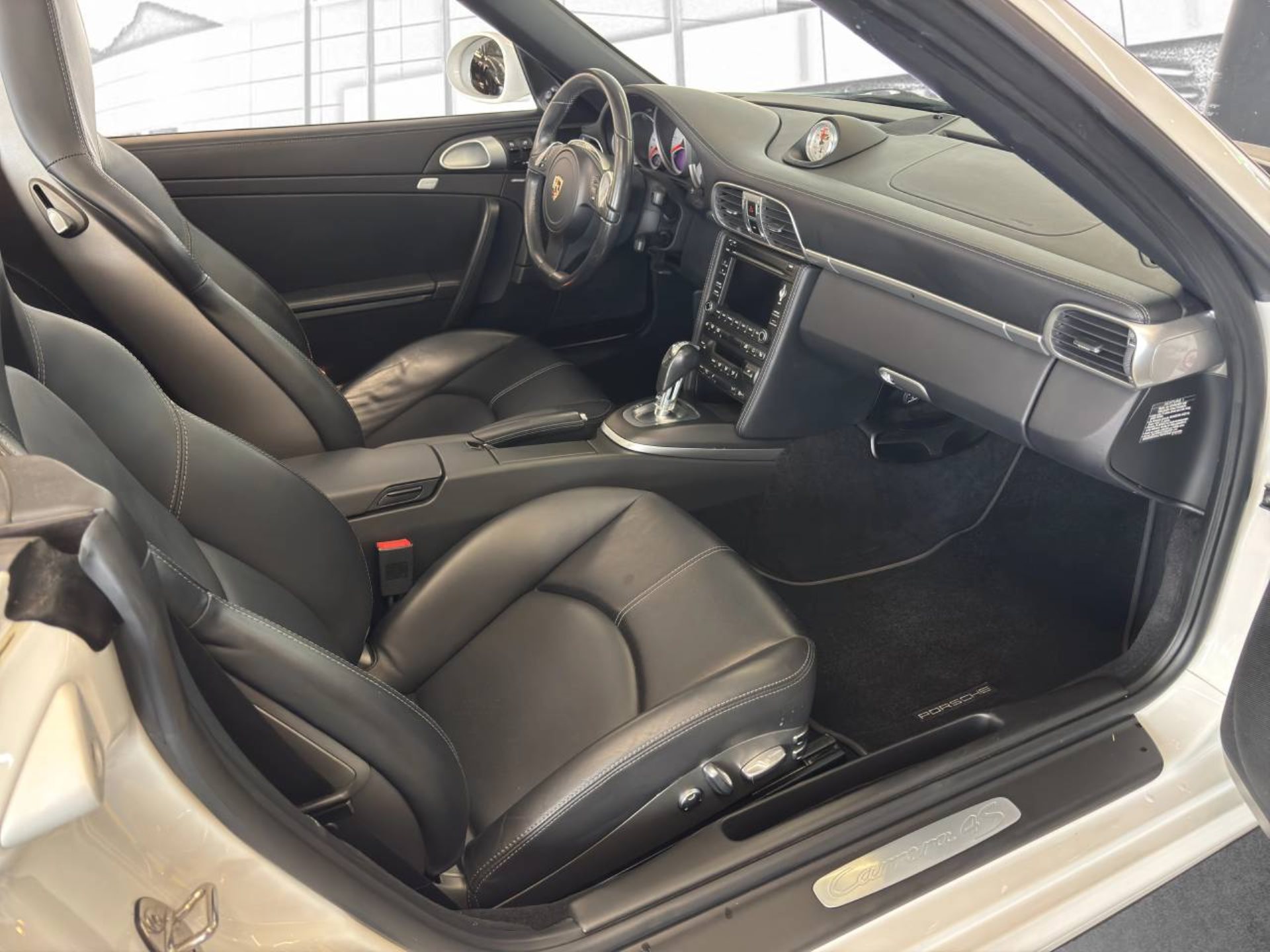 PORSCHE 911 Carrera 4S Cabriolet-image-19