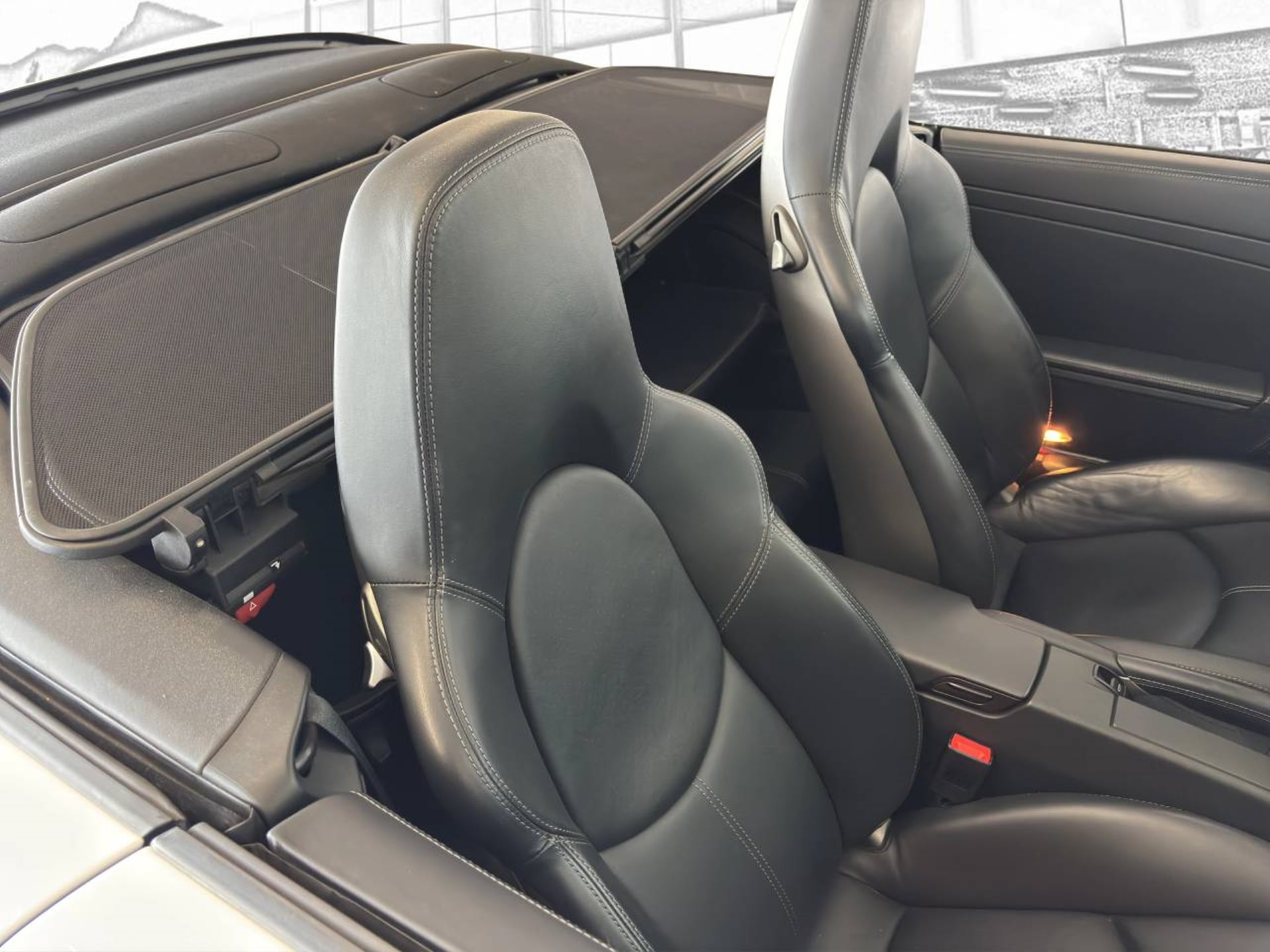 PORSCHE 911 Carrera 4S Cabriolet-image-18
