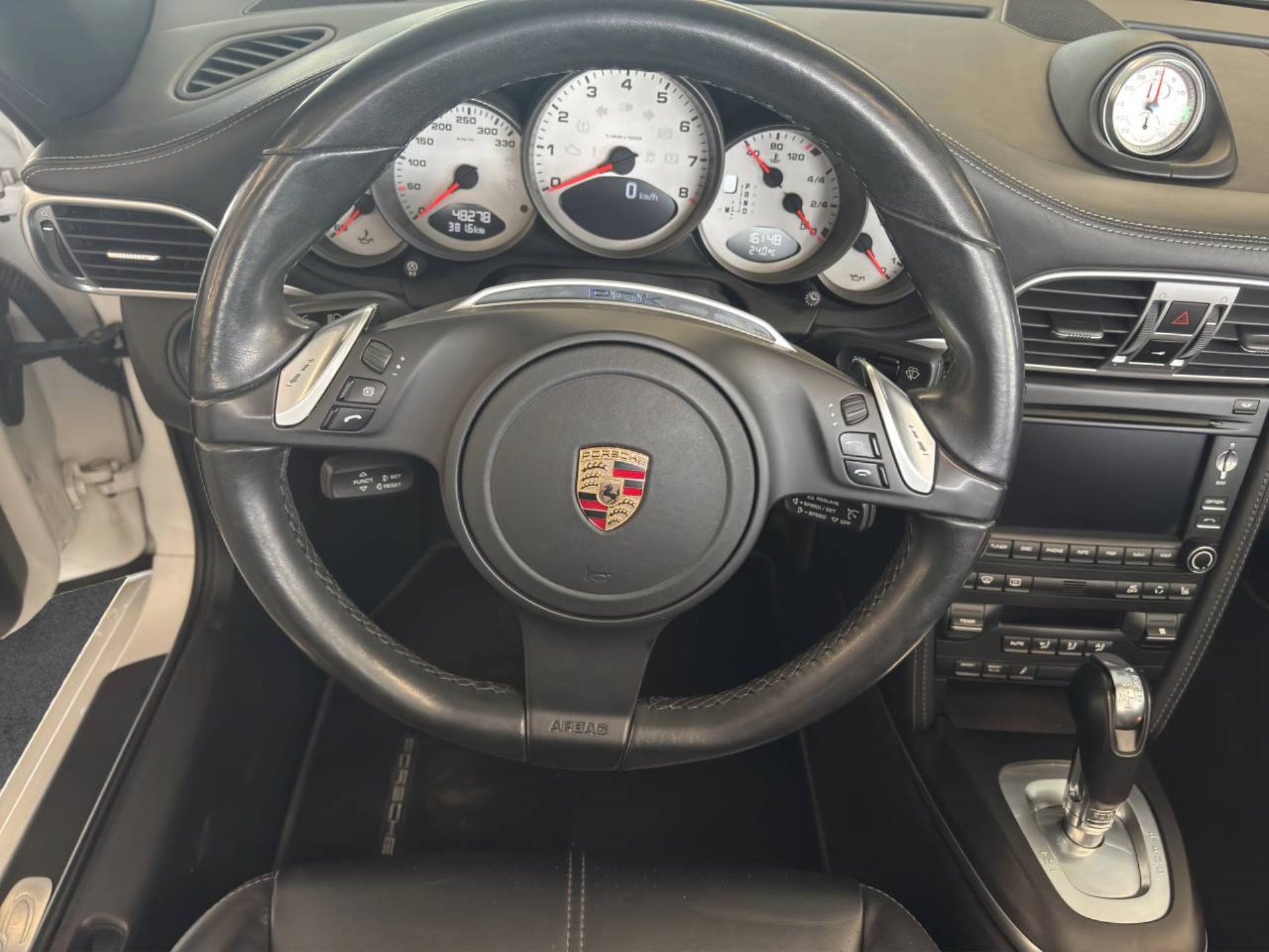 PORSCHE 911 Carrera 4S Cabriolet-image-4