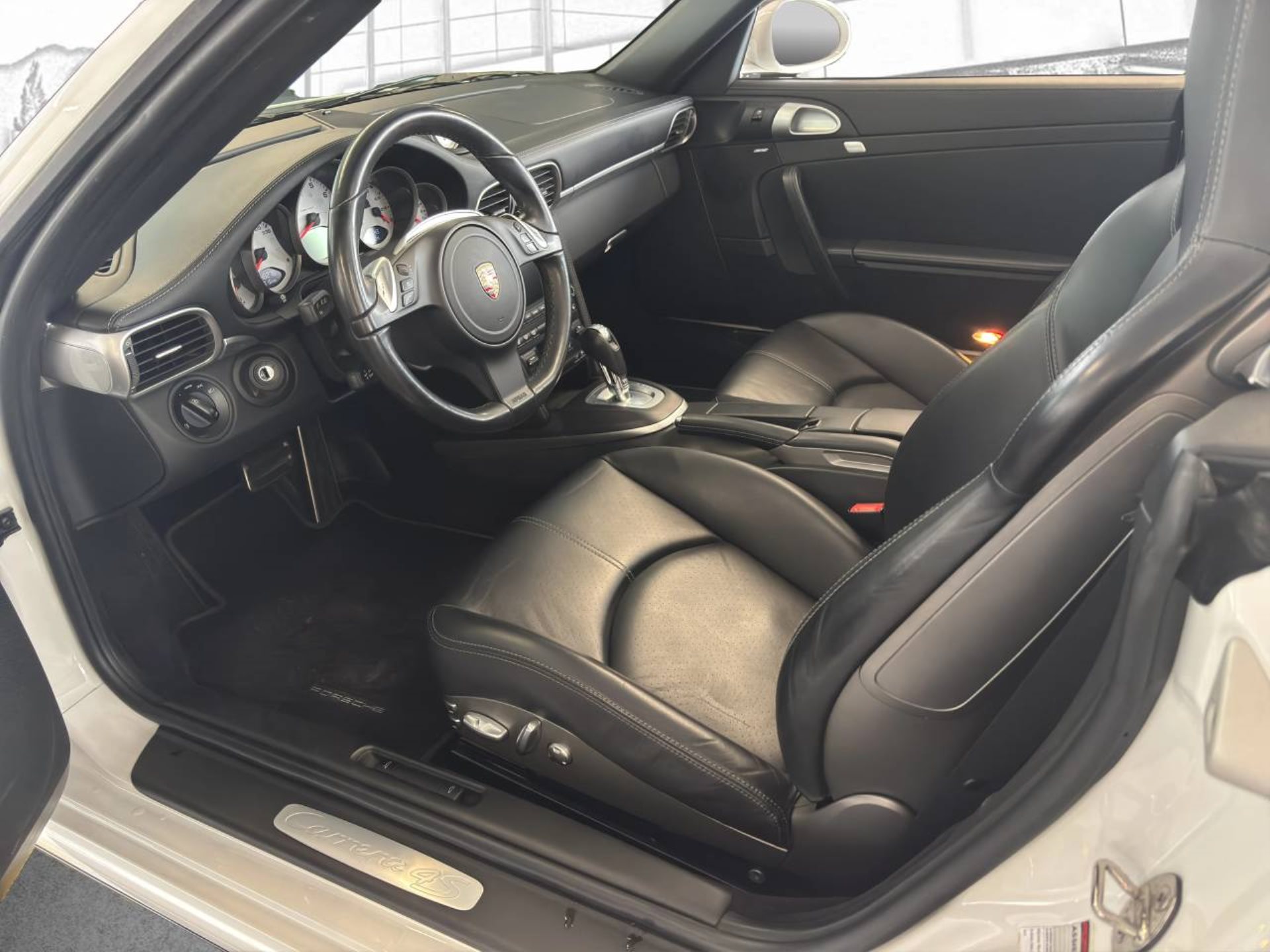 PORSCHE 911 Carrera 4S Cabriolet-image-3