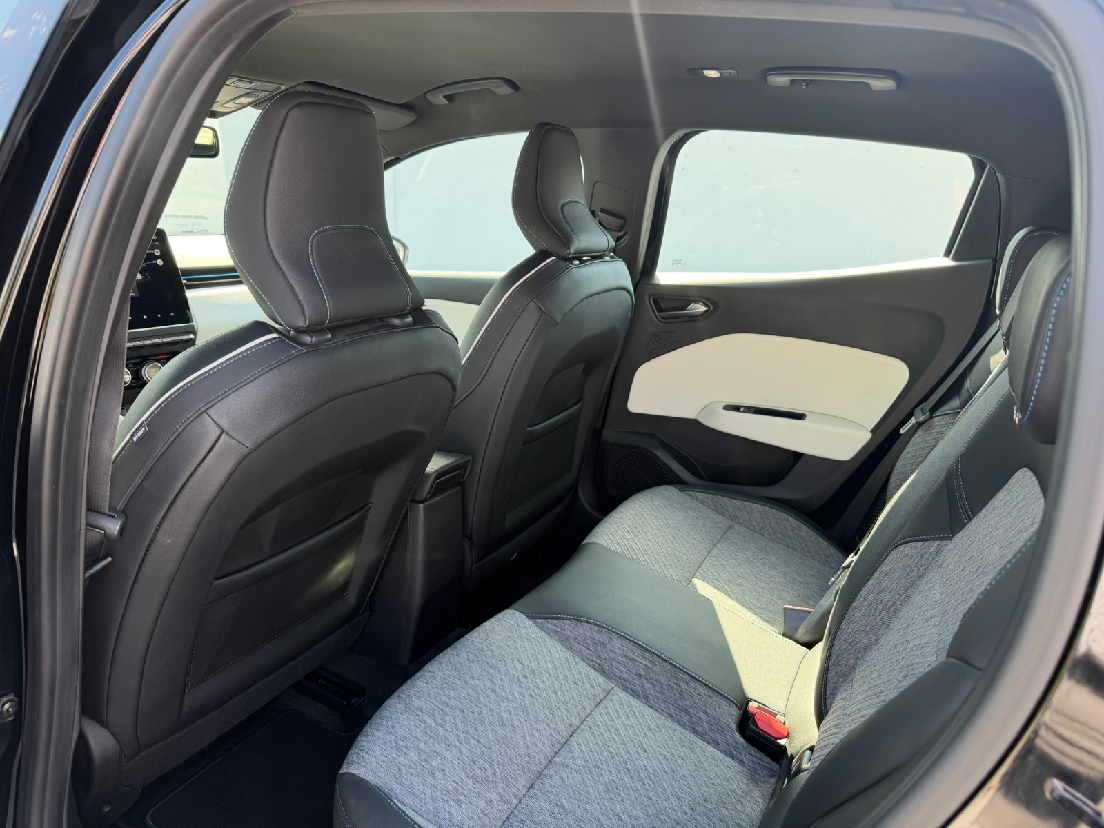 RENAULT Clio 1.6 E-Tech Edition One-image-10