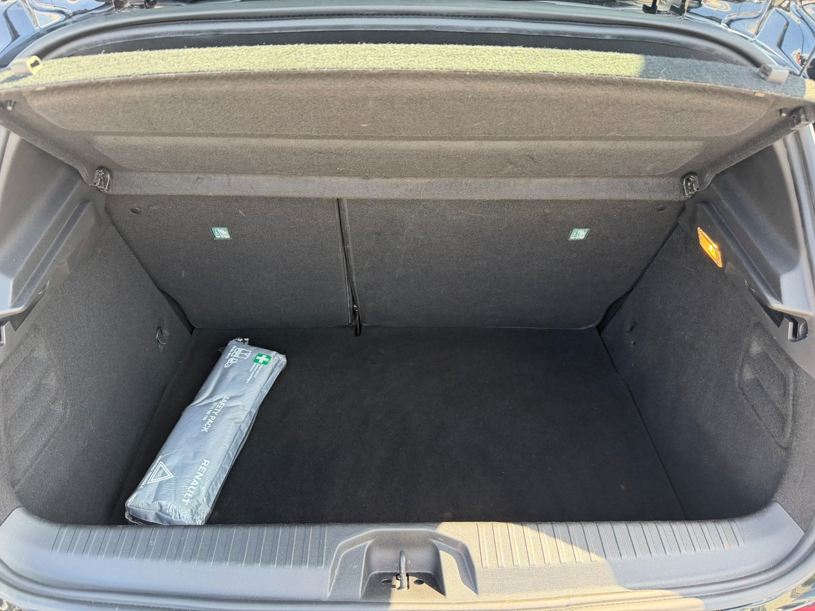 RENAULT Clio 1.6 E-Tech Edition One-image-6