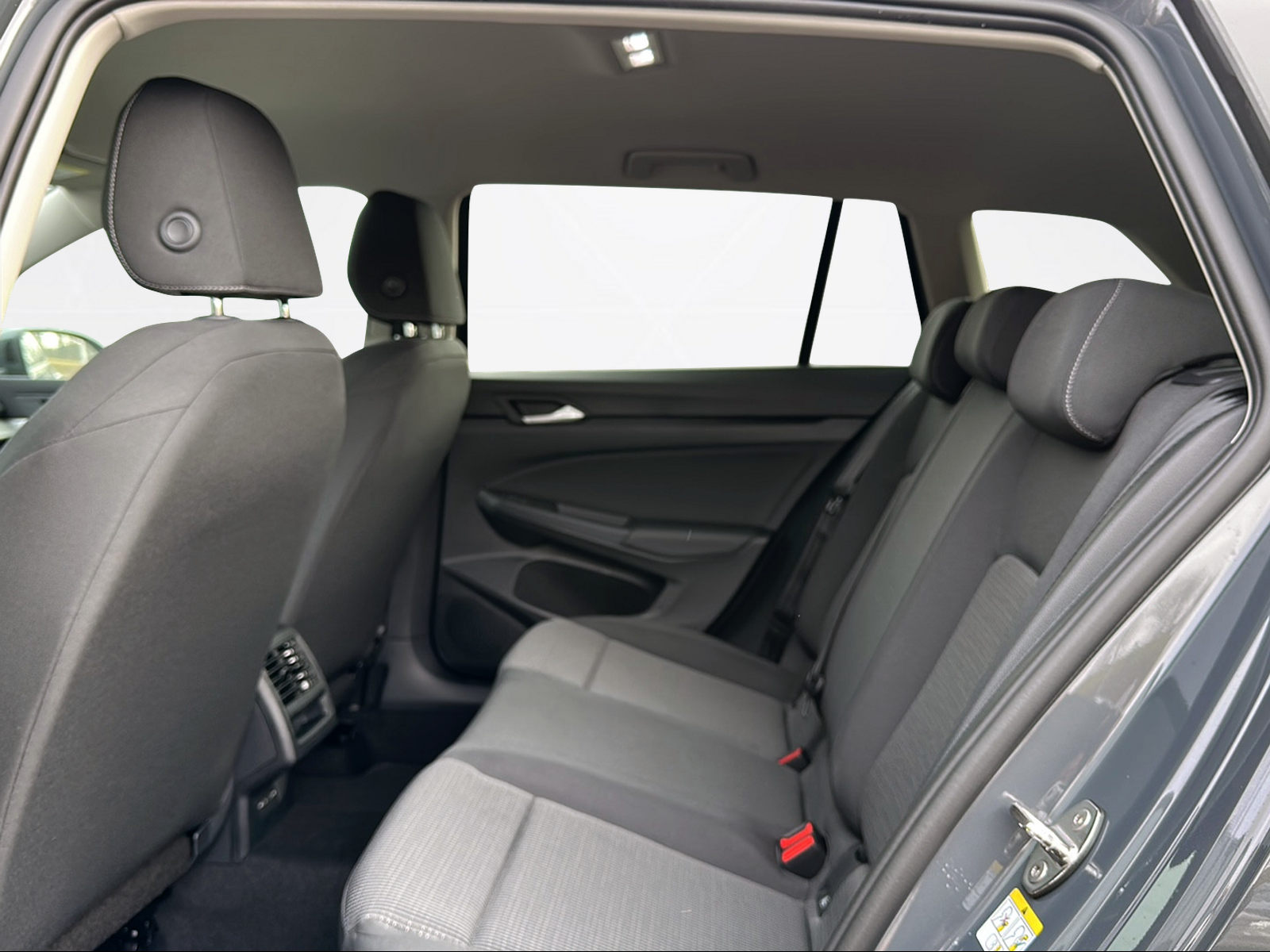 VW Golf Variant 1.5 eTSI mHEV Basis DSG-image-9
