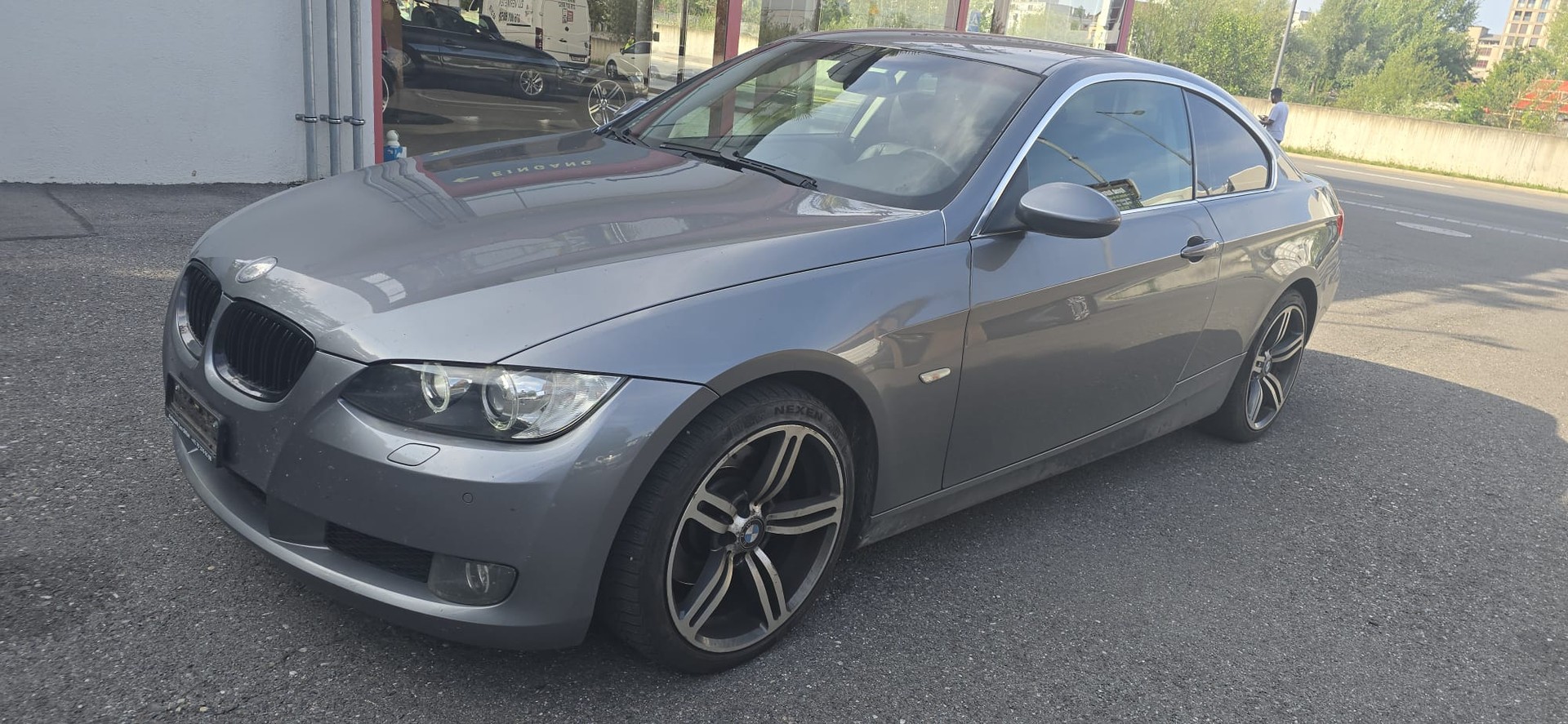 BMW 325i Coupé-image-2