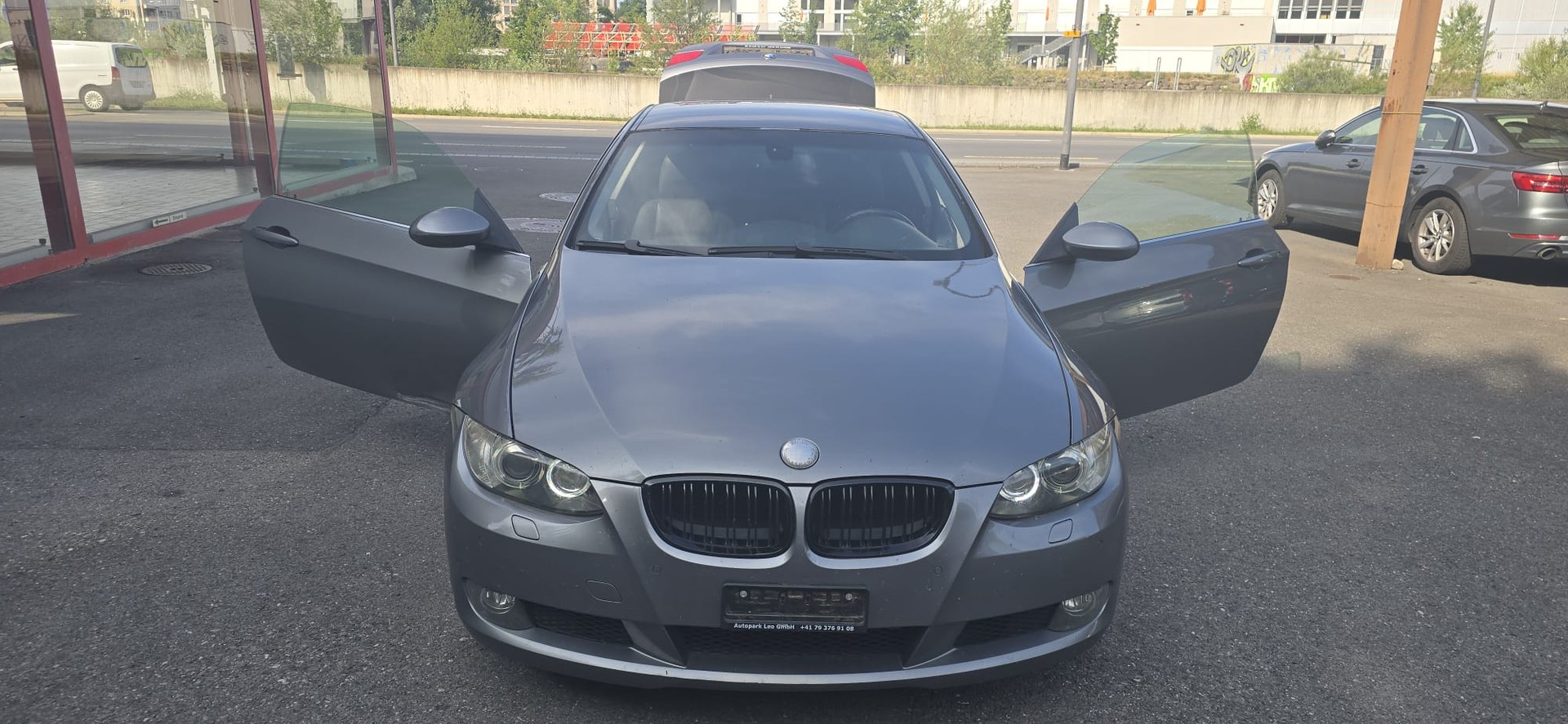 BMW 325i Coupé-image-6