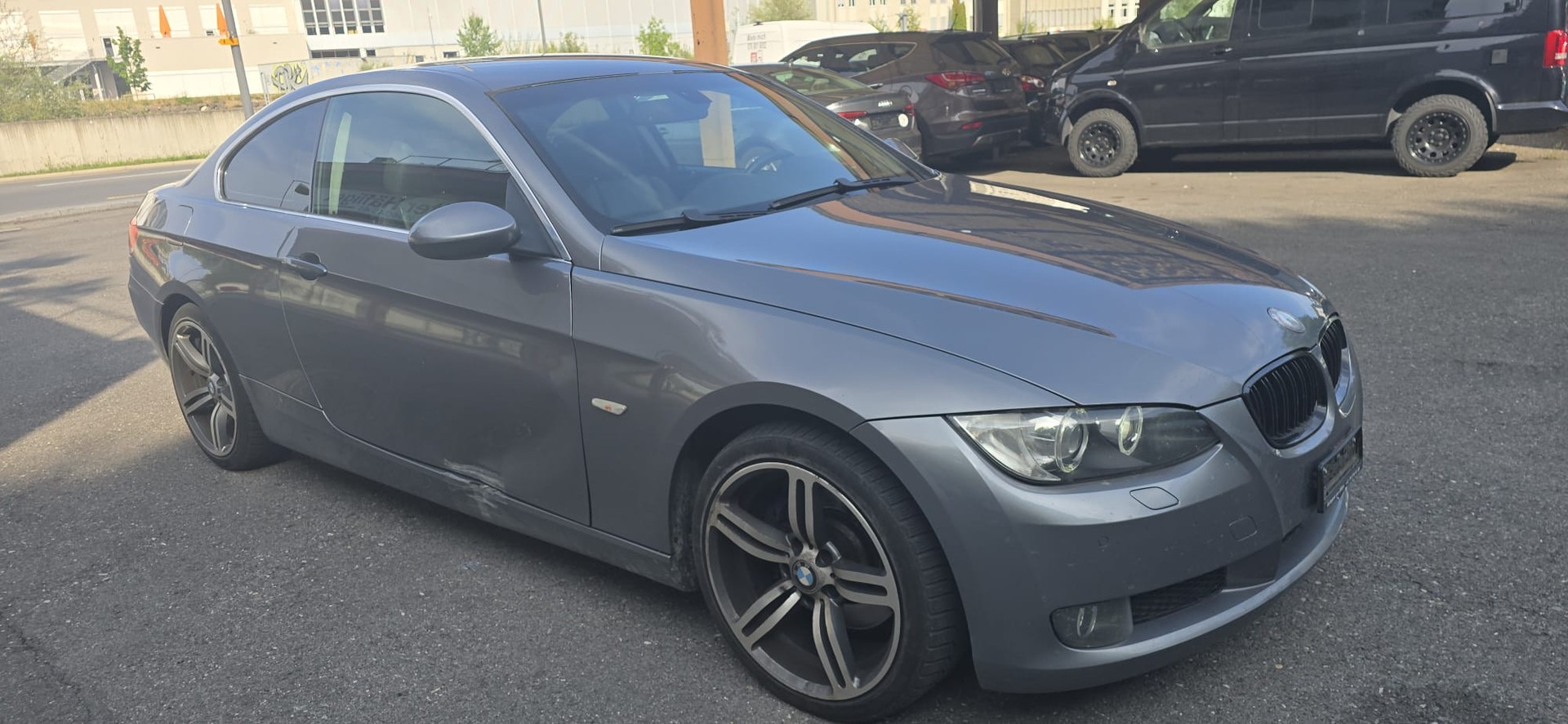BMW 325i Coupé-image-1
