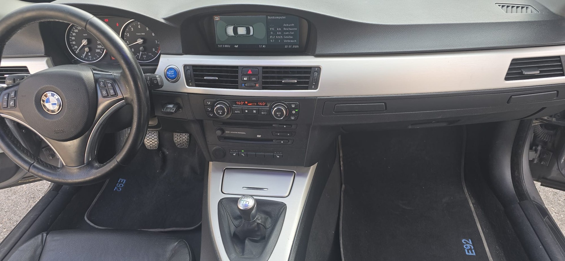 BMW 325i Coupé-image-10