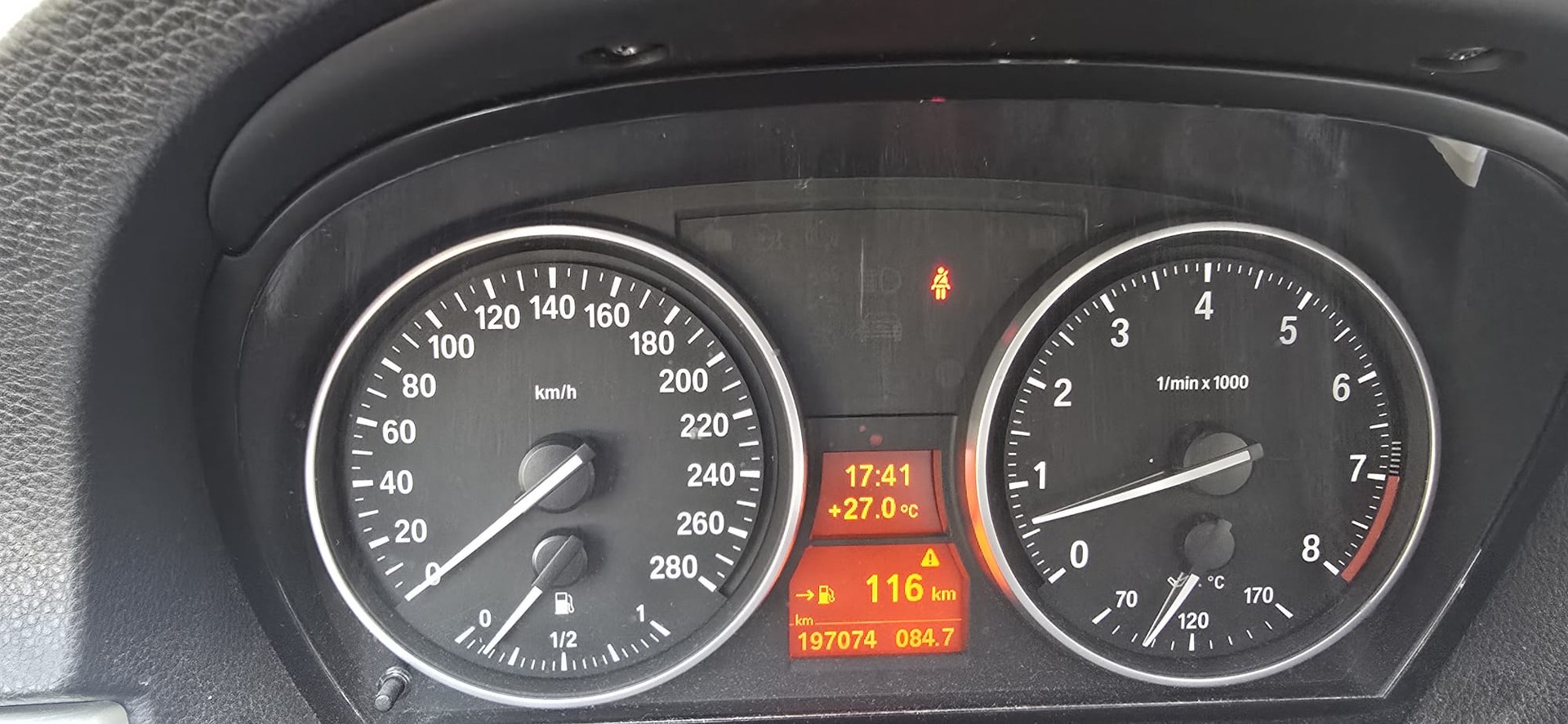 BMW 325i Coupé-image-14