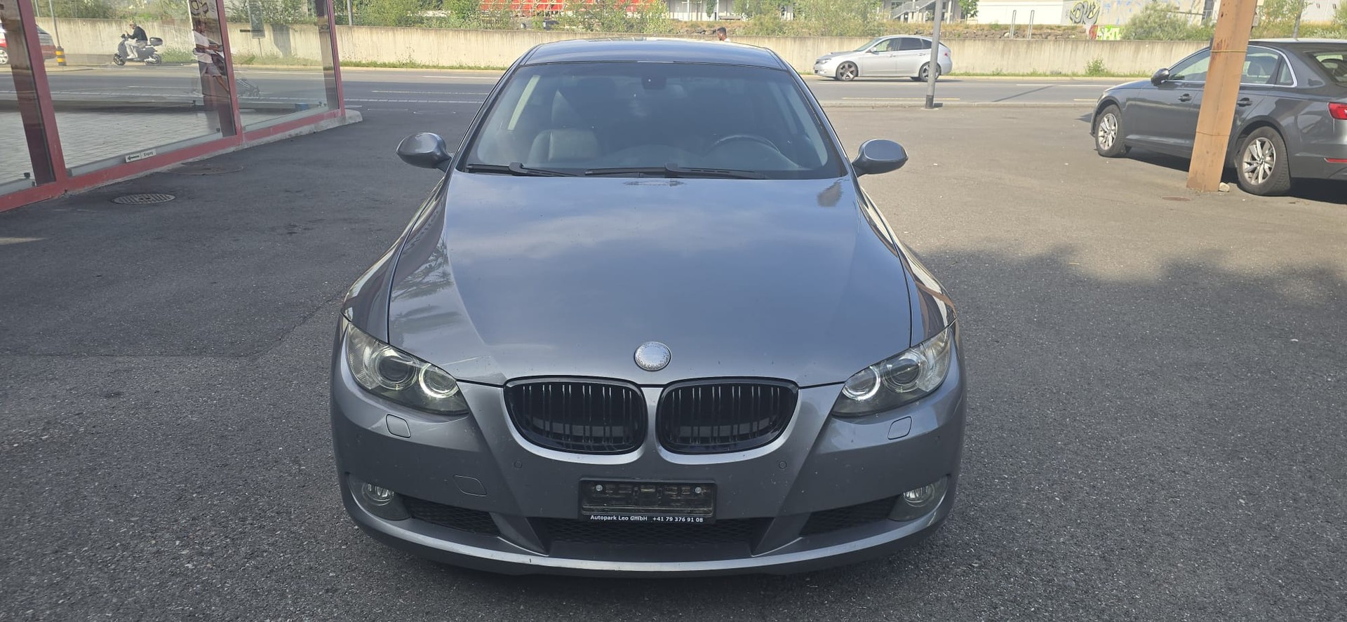 BMW 325i Coupé-image-0