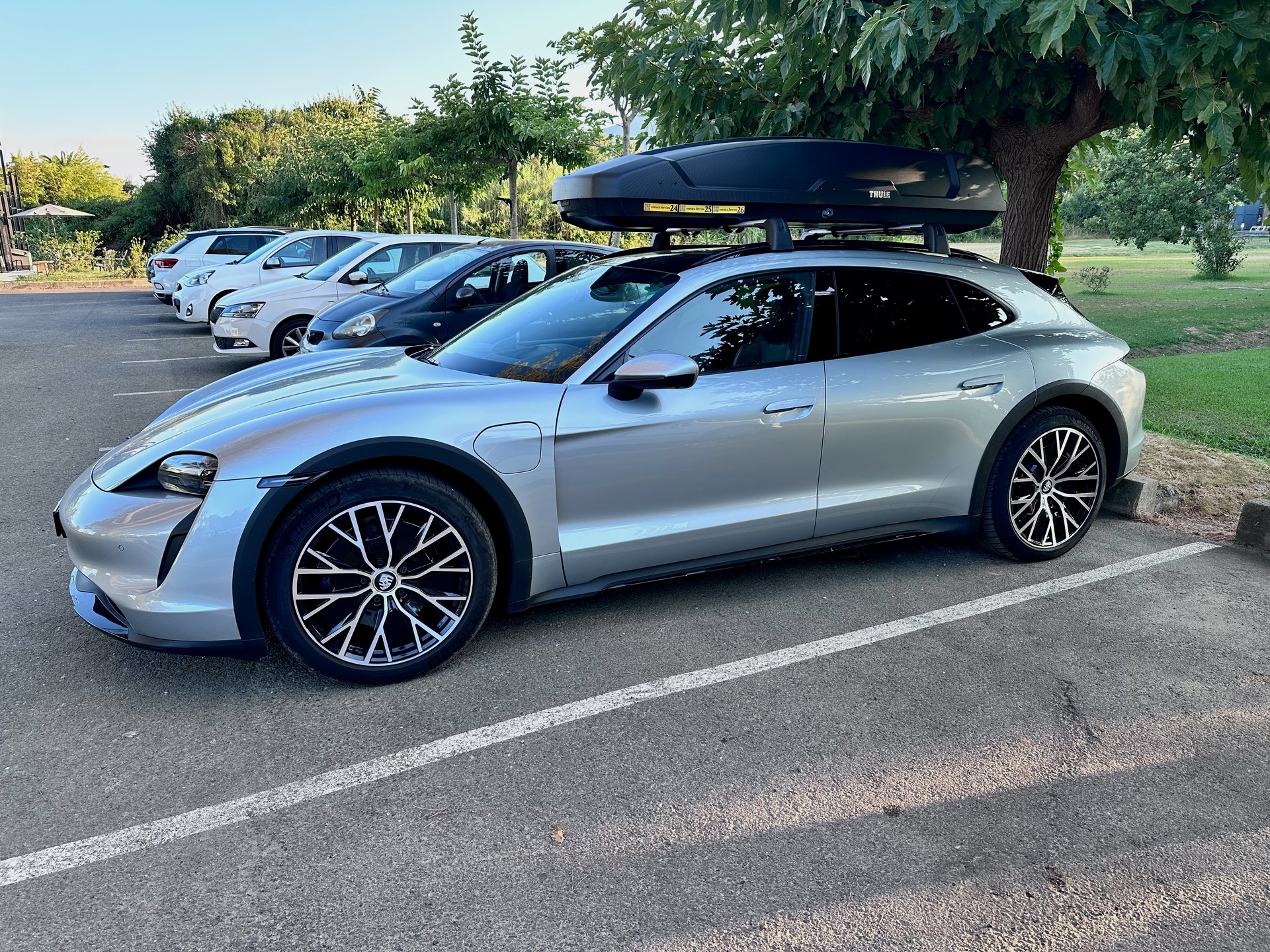 PORSCHE Taycan 4 Cross Turismo-image-2