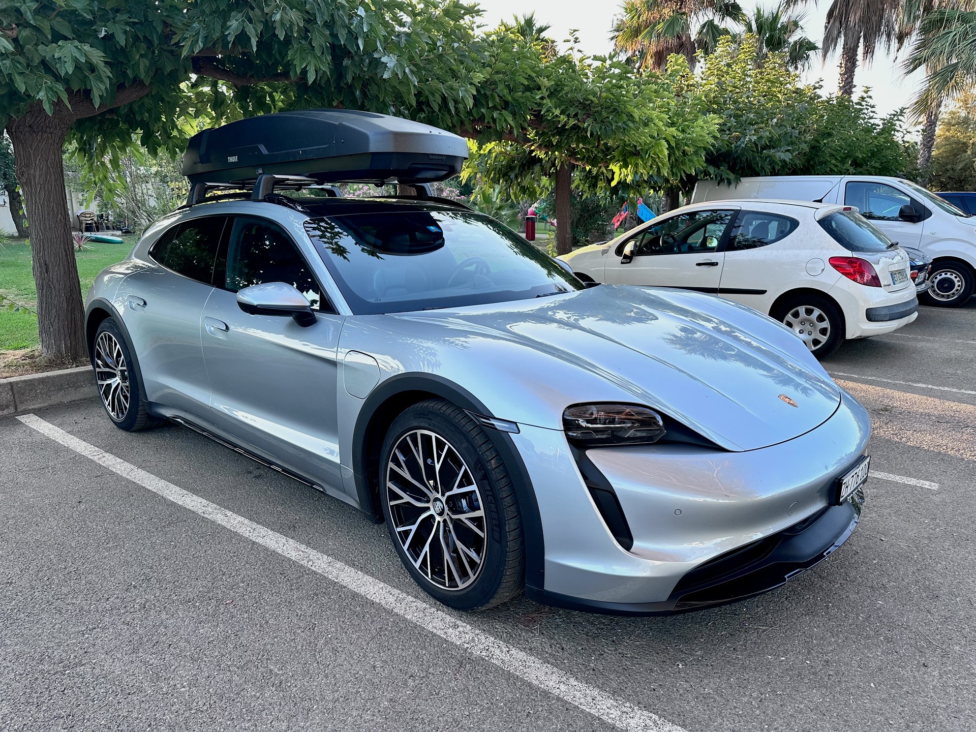 PORSCHE Taycan 4 Cross Turismo-image-1