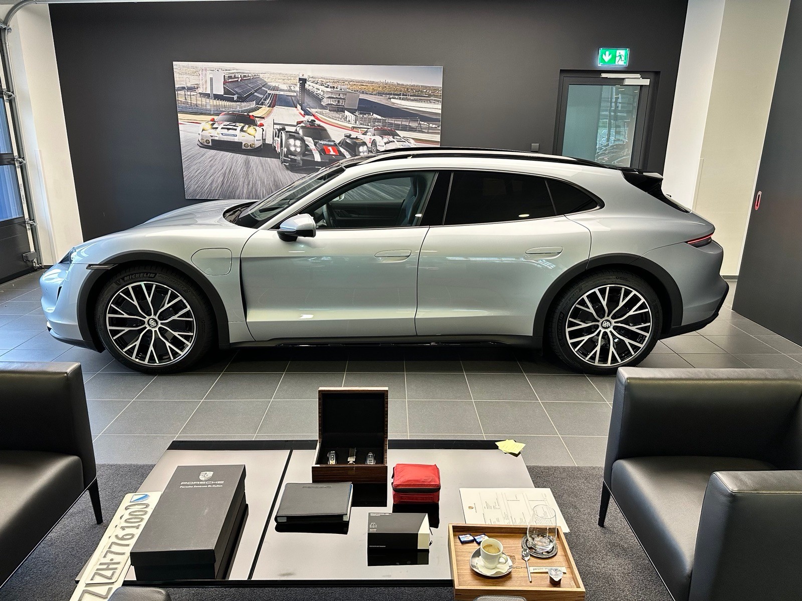 PORSCHE Taycan 4 Cross Turismo-image-0