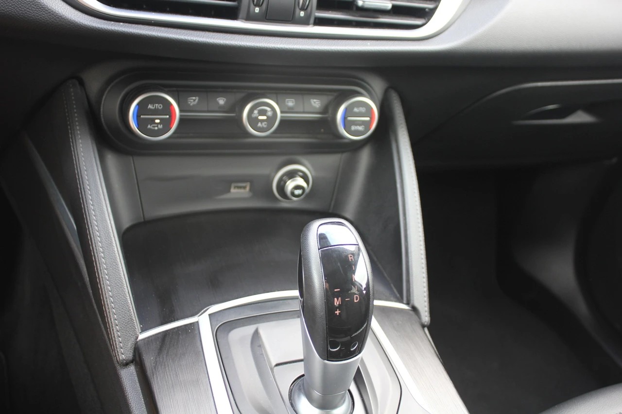 ALFA ROMEO Stelvio 2.2 JTDM Super Q4 Automatic-image-12