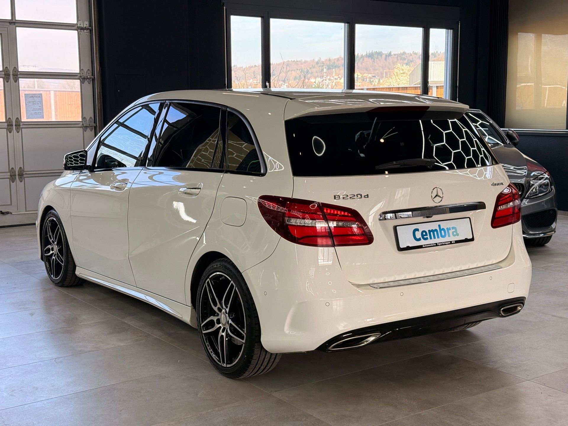 MERCEDES-BENZ B 220 CDI Swiss Star Edition AMG Line 4Matic-image-6