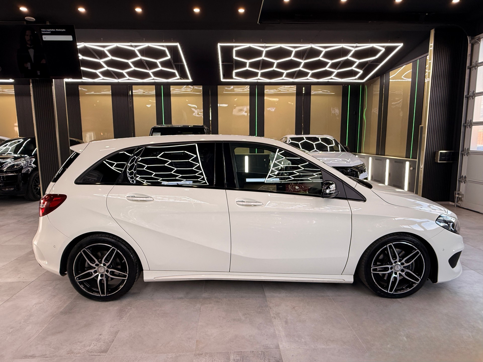 MERCEDES-BENZ B 220 CDI Swiss Star Edition AMG Line 4Matic-image-3