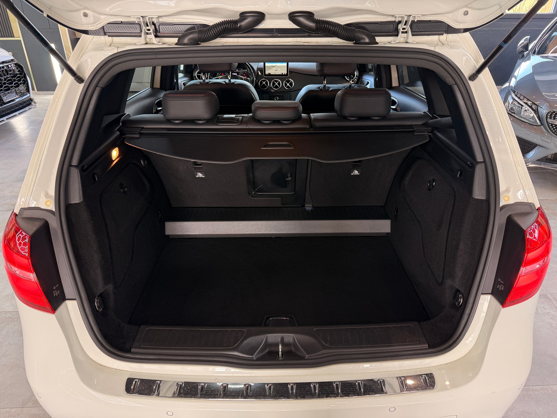 MERCEDES-BENZ B 220 CDI Swiss Star Edition AMG Line 4Matic-image-16